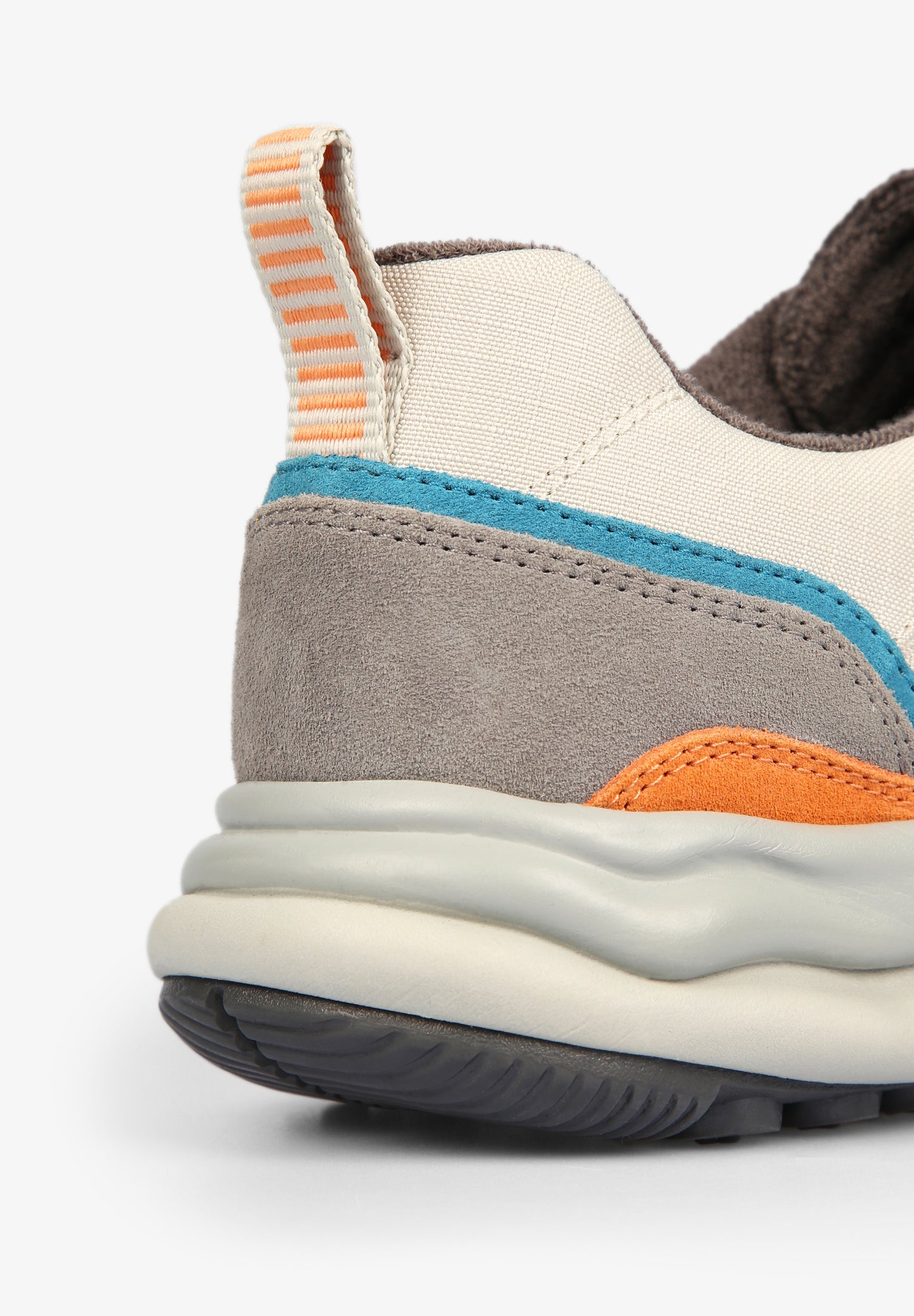 SNEAKERS SUELA DETALLE COLORES