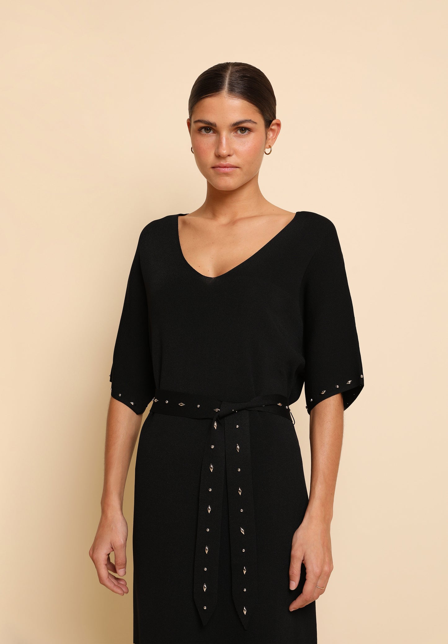 VESTIDO PUNTO TACHUELAS