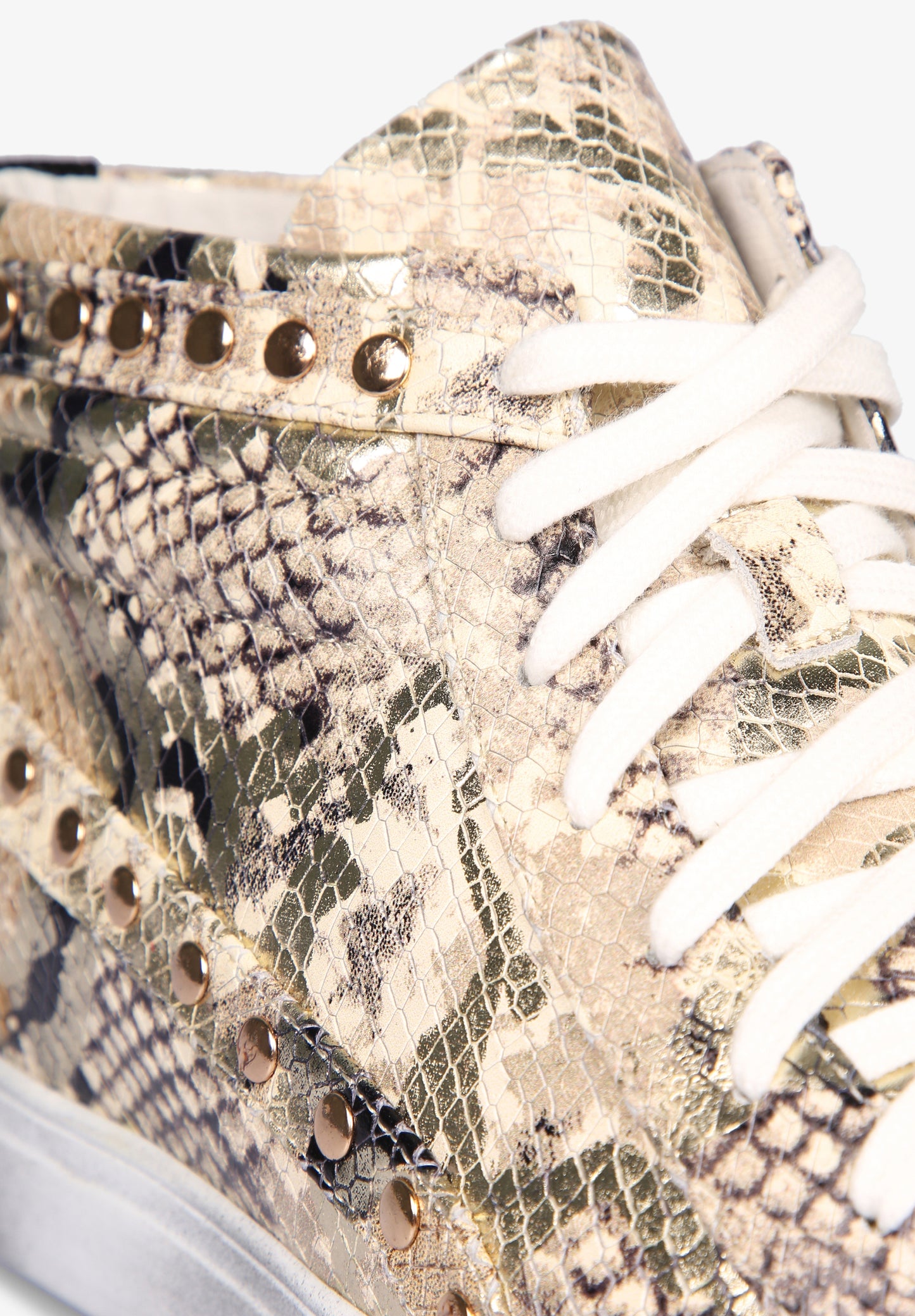 SNEAKERS BOTA PIEL GRABADA