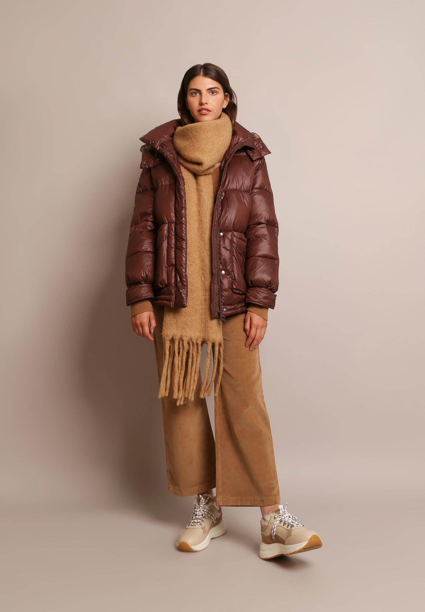 ABRIGO ACOLCHADO BOLSILLOS PARCHE