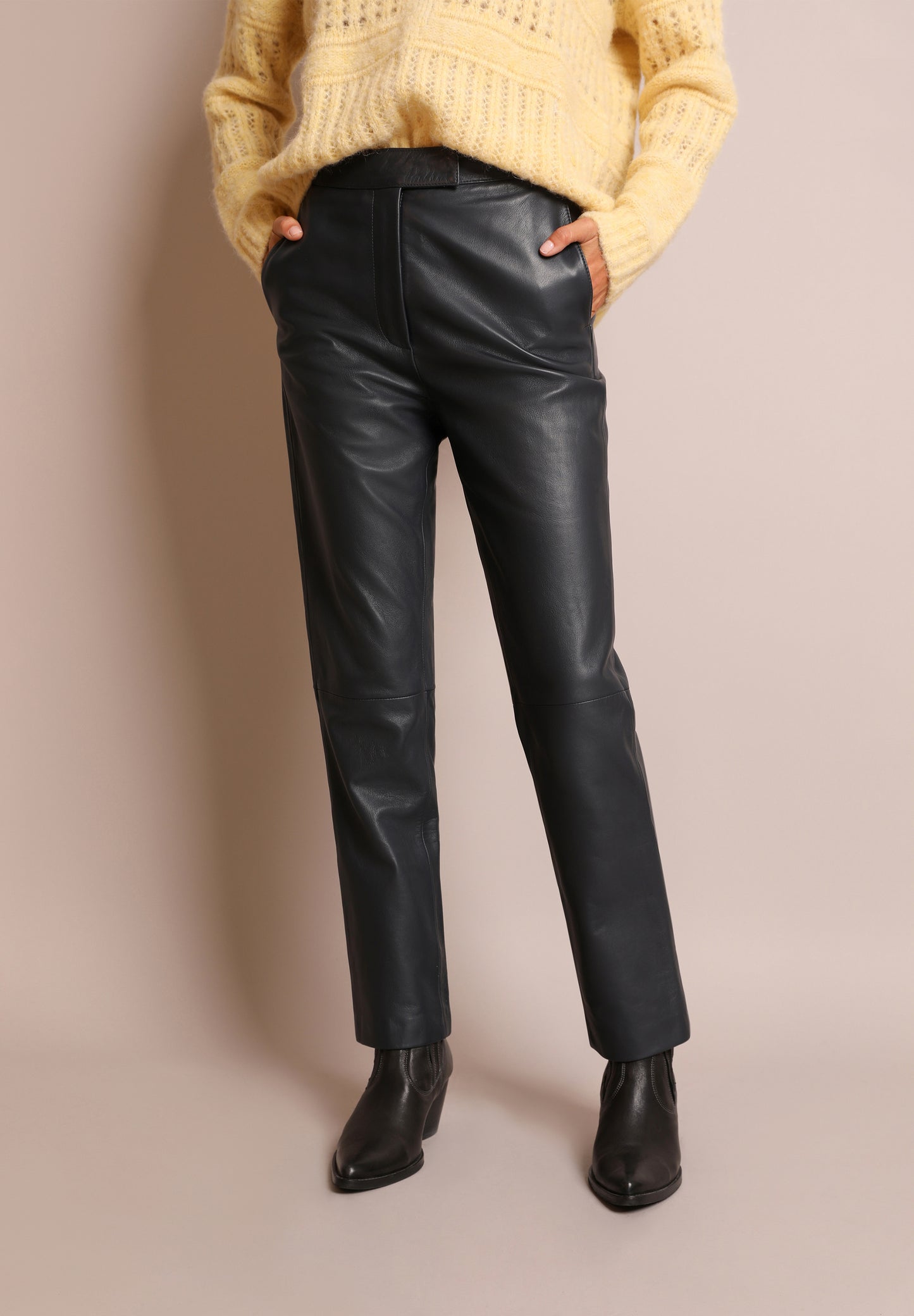 PANTALÓN PIEL CHINO