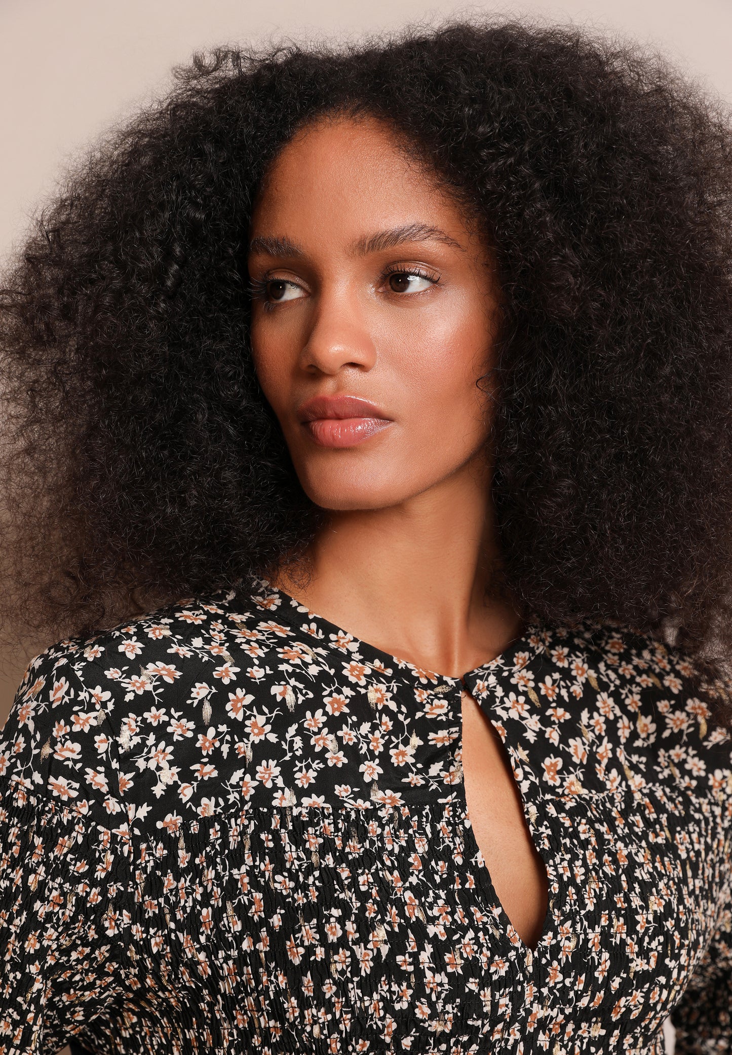 BLUSA FLORES NIDO DE ABEJA