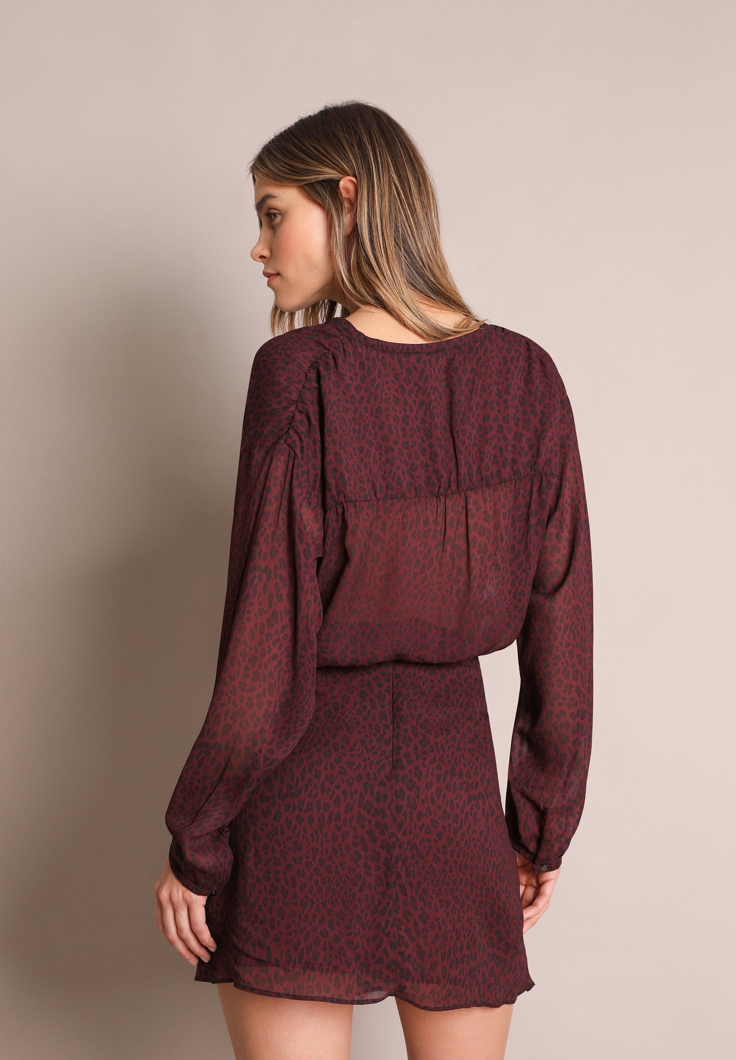 BLUSA SEMITRANSPARENTE ANIMAL PRINT