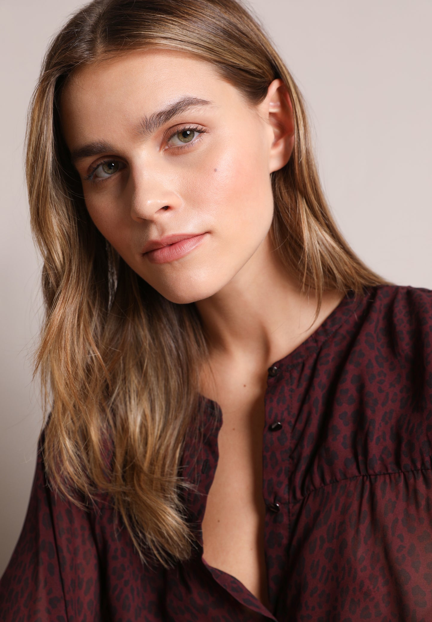 BLUSA SEMITRANSPARENTE ANIMAL PRINT