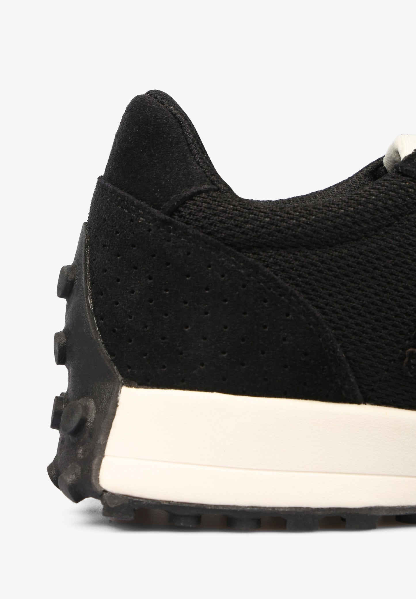 SNEAKERS CALAVERA SUELA DENTADA