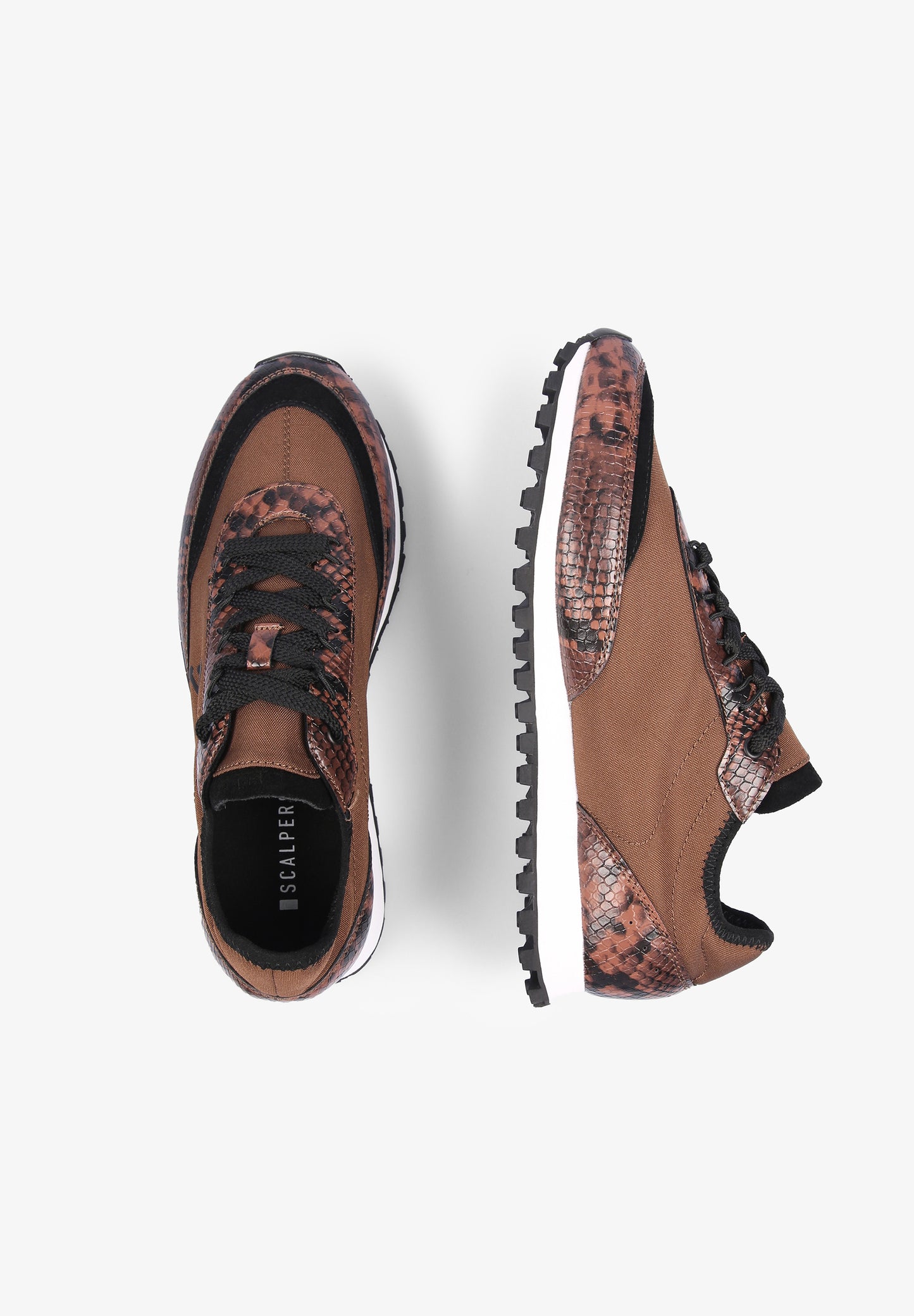 SNEAKERS DETALLES PIEL GRABADA