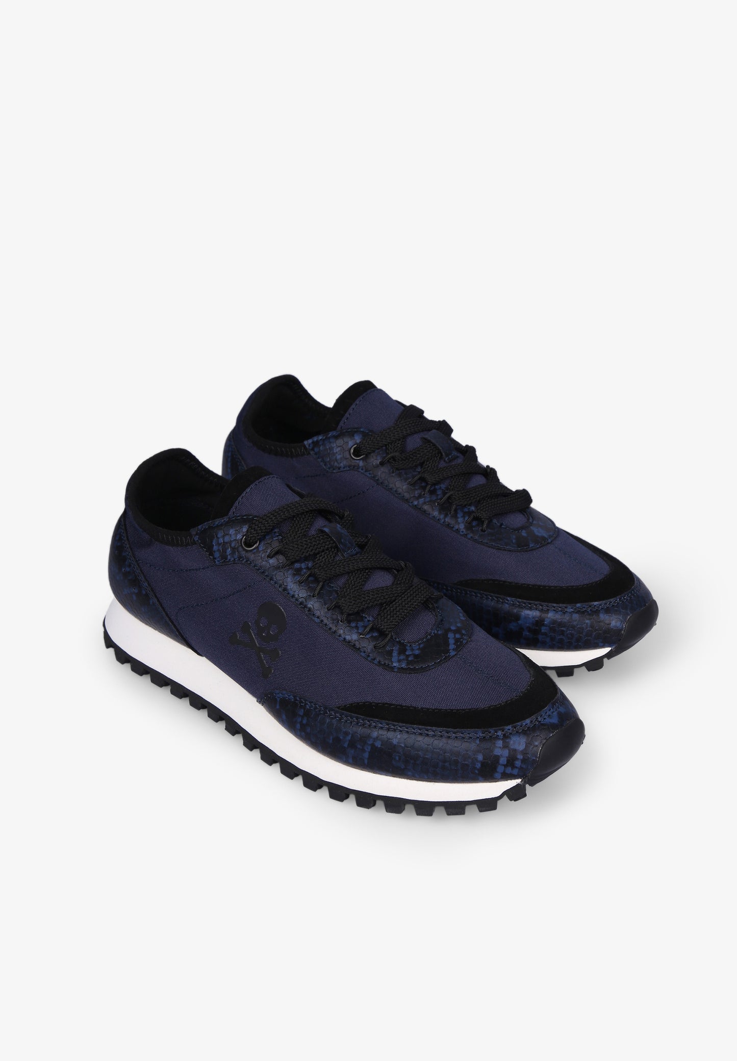 SNEAKERS DETALLE PIEL GRABADA