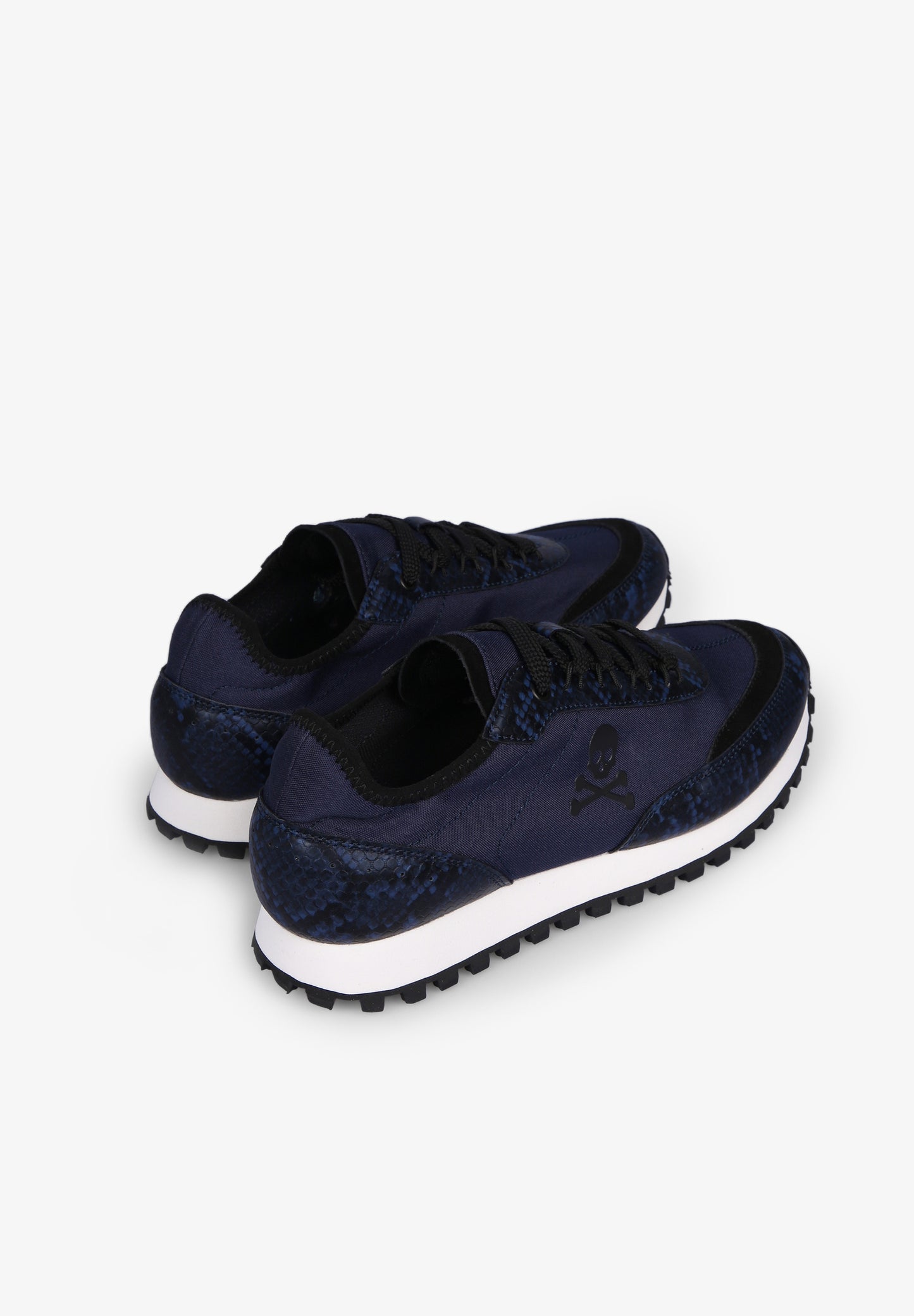 SNEAKERS DETALLE PIEL GRABADA