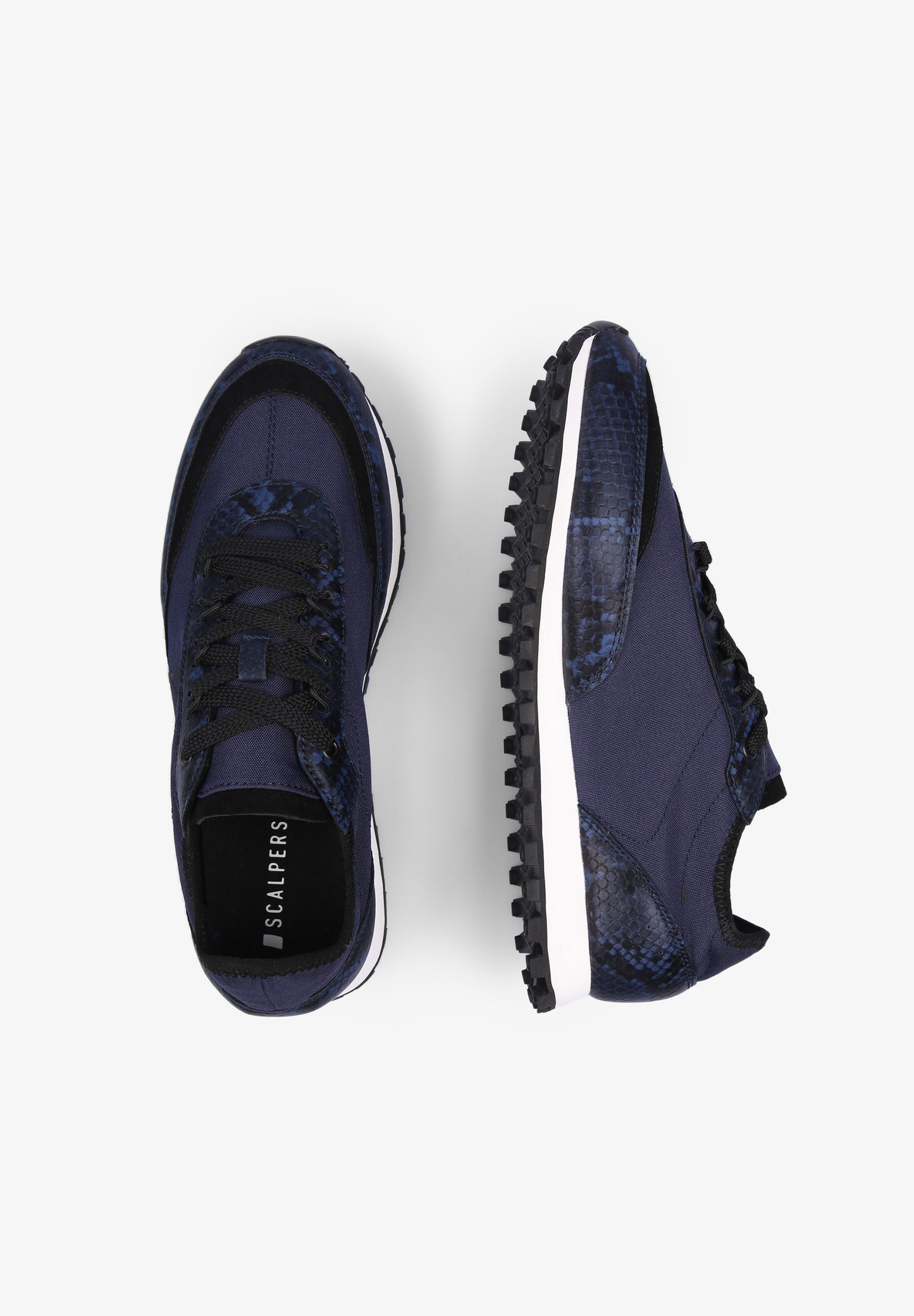 SNEAKERS DETALLE PIEL GRABADA