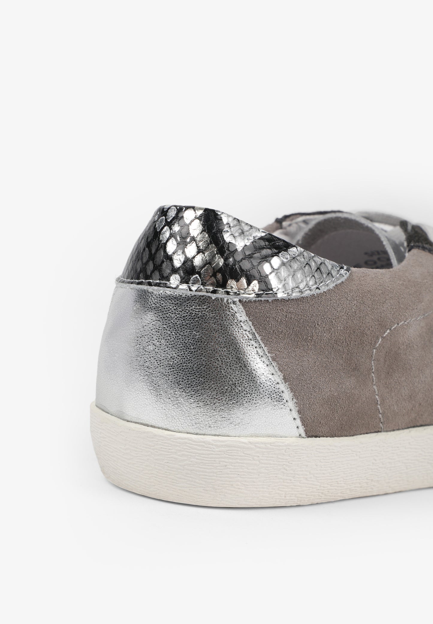 SNEAKERS BAJAS DETALLES ANIMAL PRINT