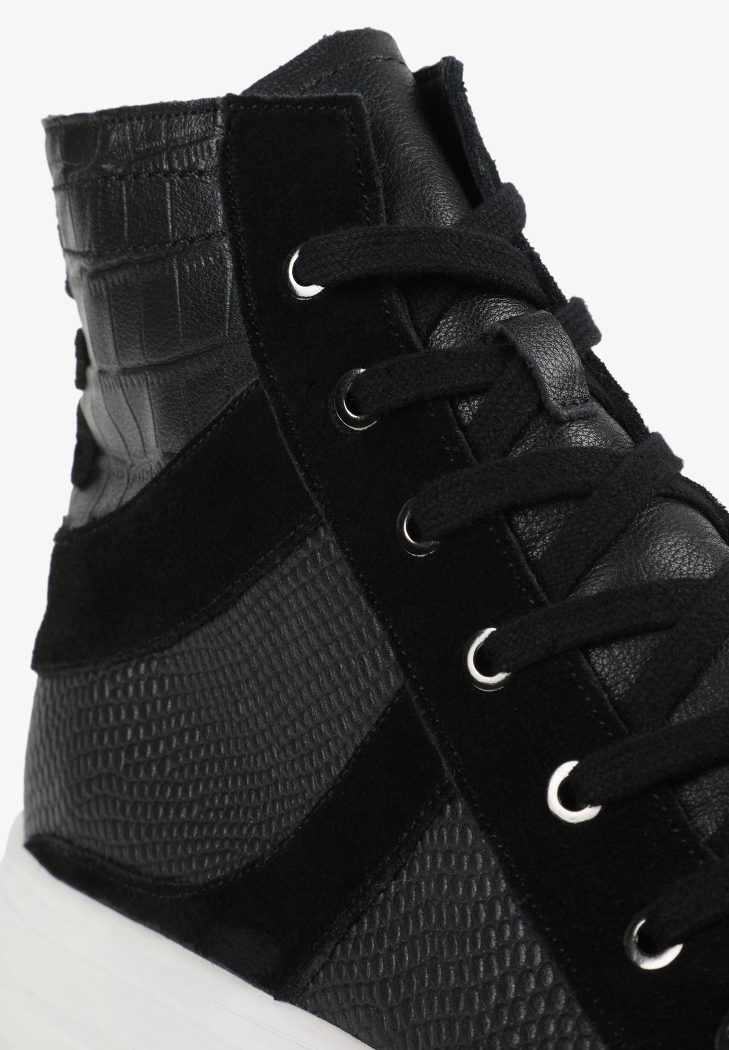 SNEAKERS ALTAS GRABADAS