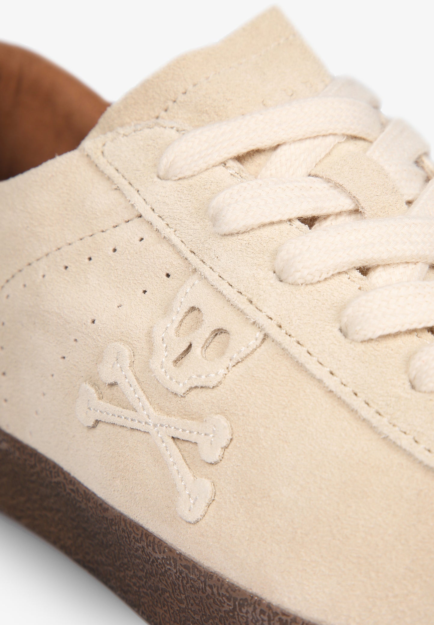 SNEAKERS BAJAS ANTE CALAVERA TONO