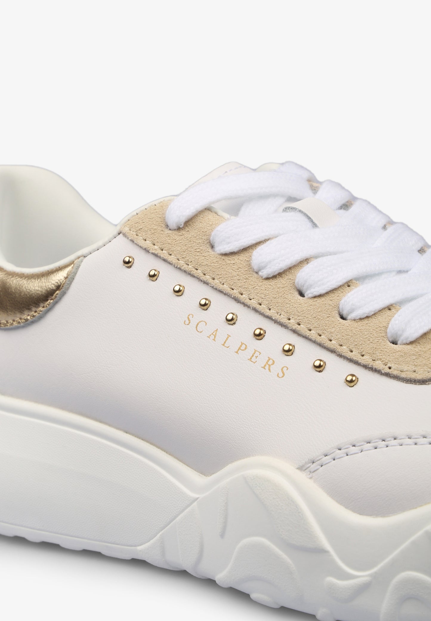 SNEAKERS TALÓN METALIZADO