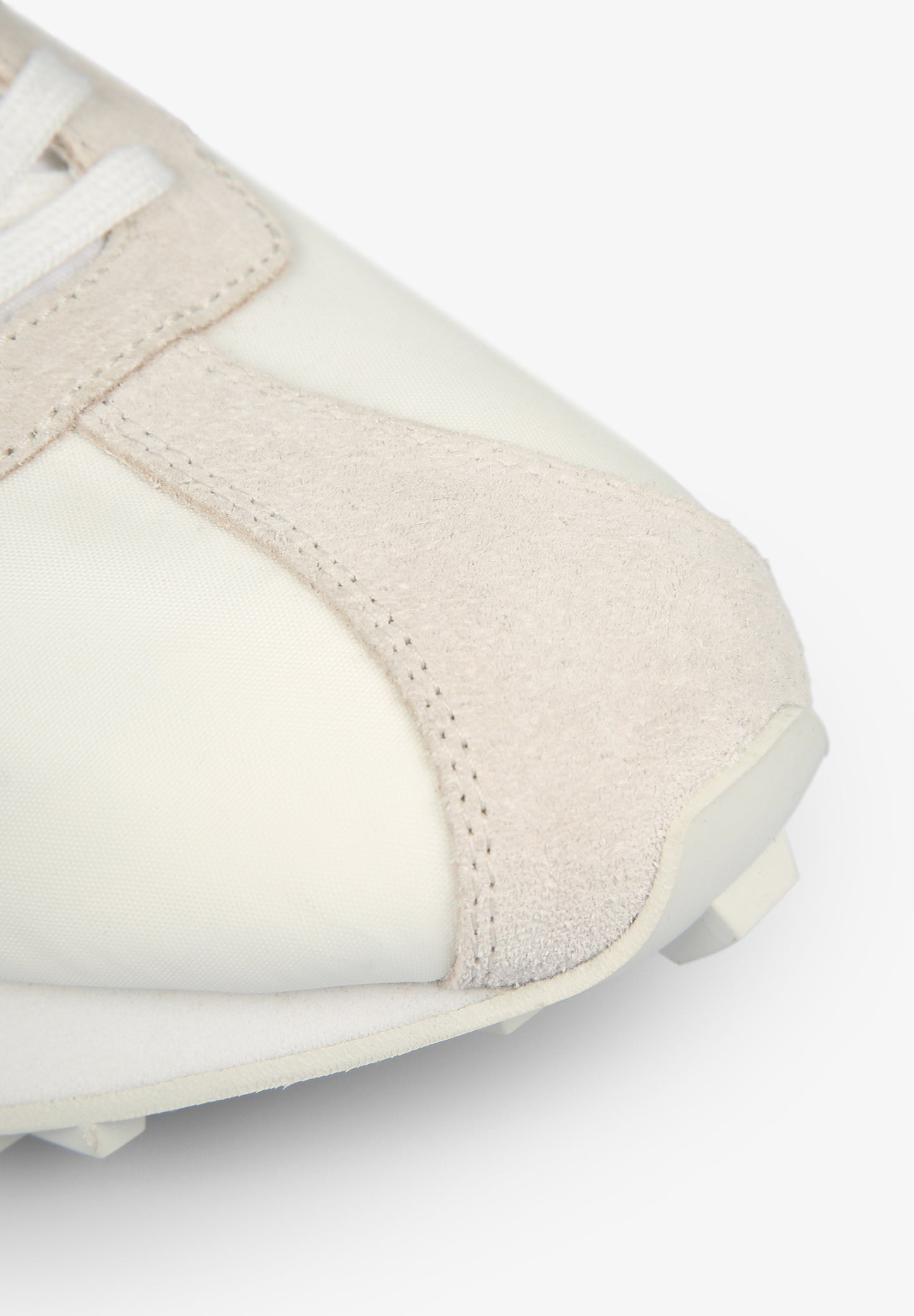 SNEAKERS ESTABILIZADOR PRONUNCIADO