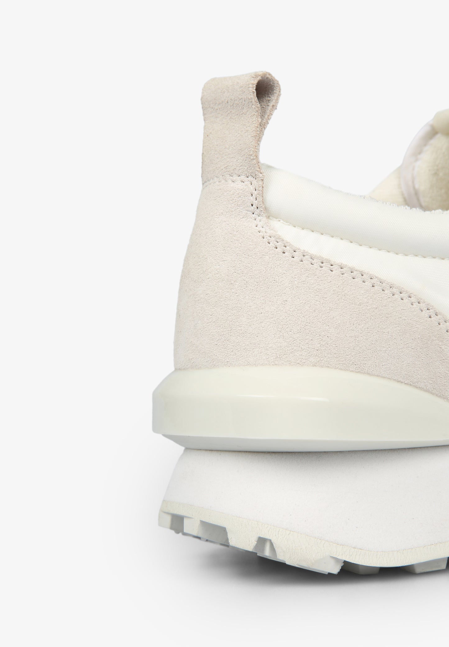 SNEAKERS ESTABILIZADOR PRONUNCIADO