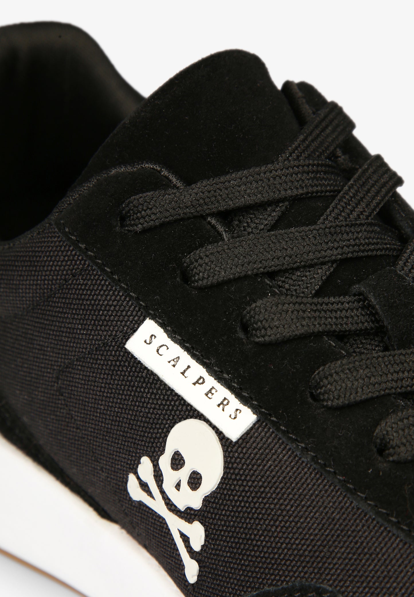 SNEAKERS CALAVERA CONTRASTE