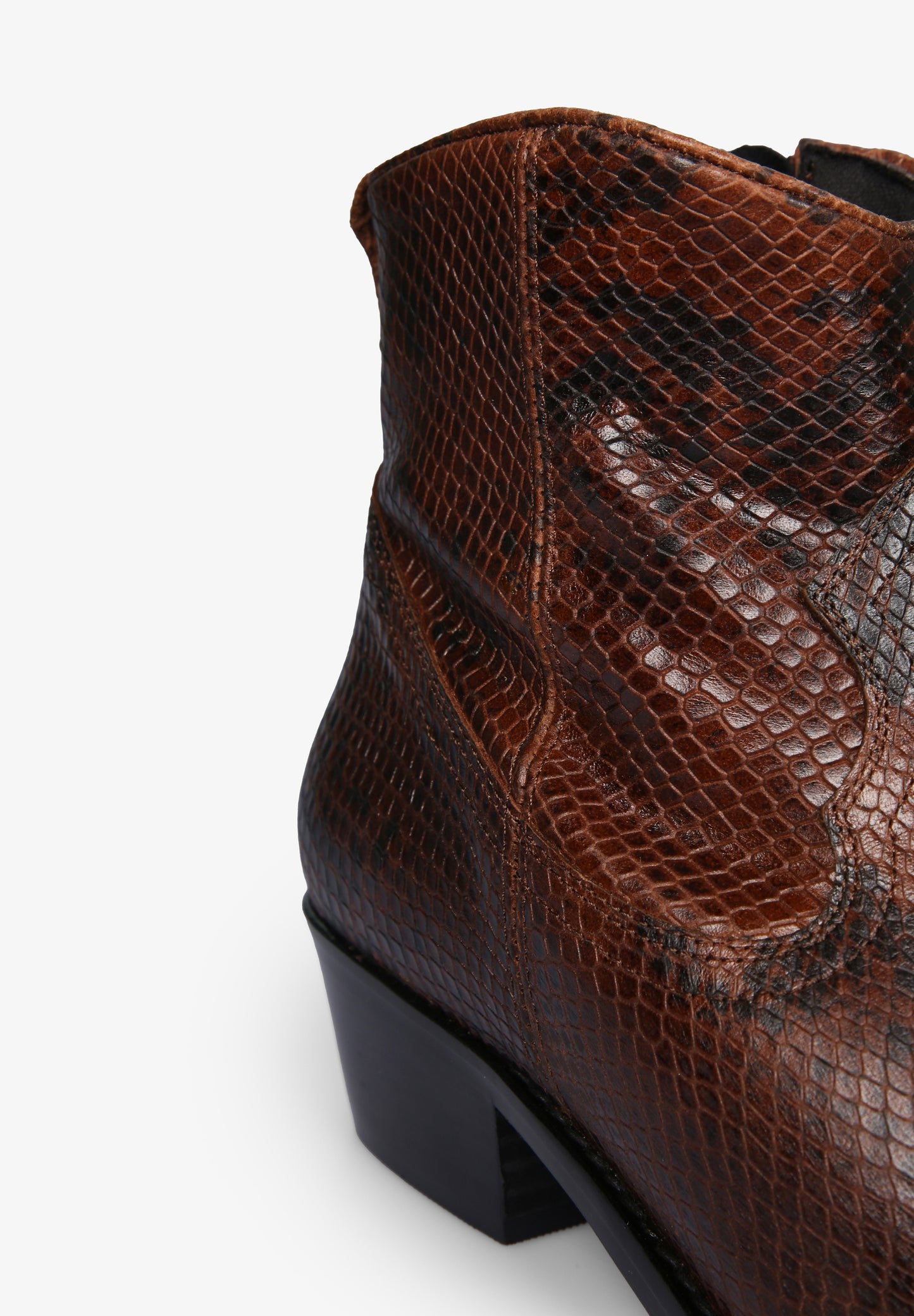 BOTIN COWBOY PIEL GRABADA