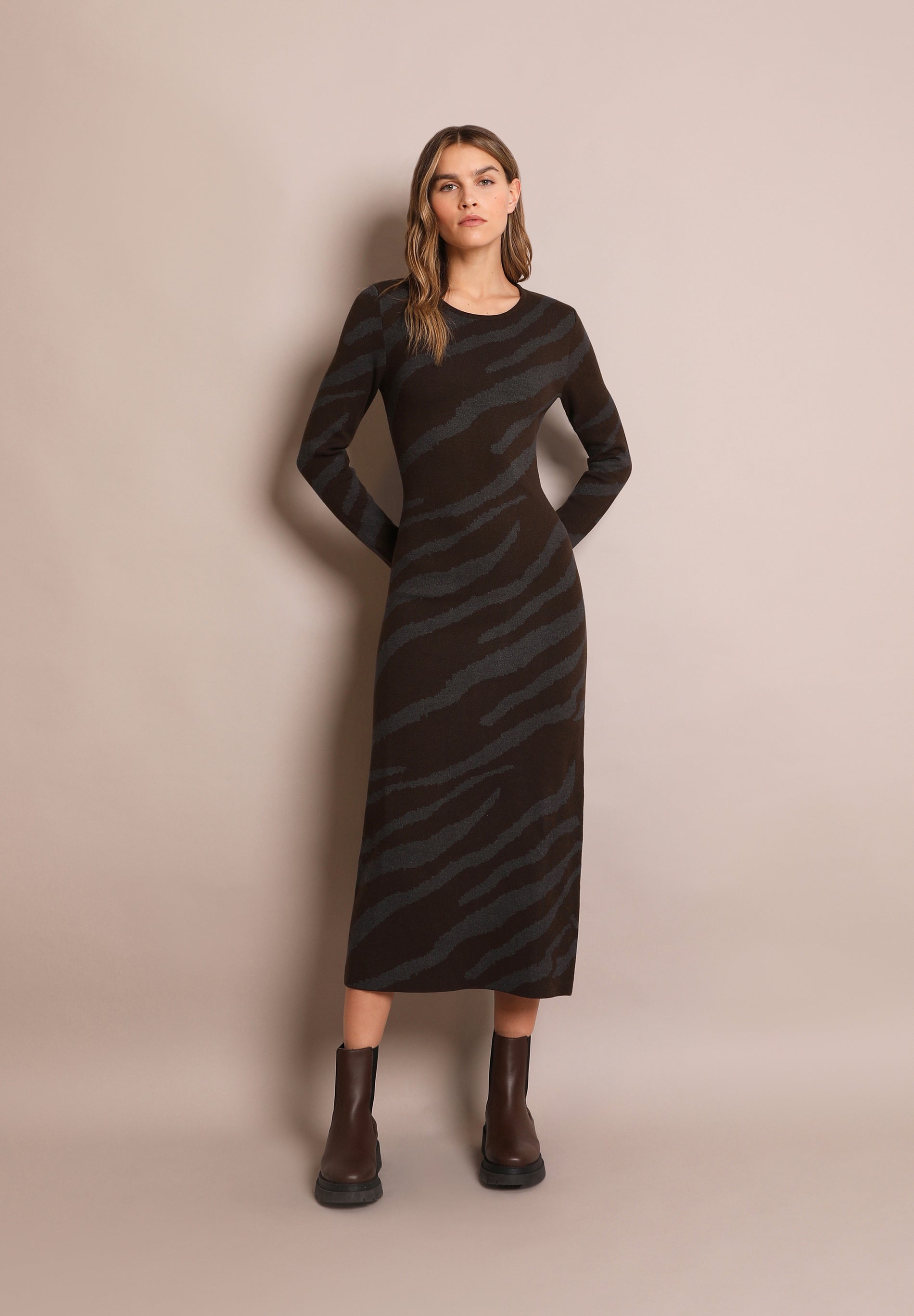 VESTIDO MIDI PUNTO ANIMAL PRINT