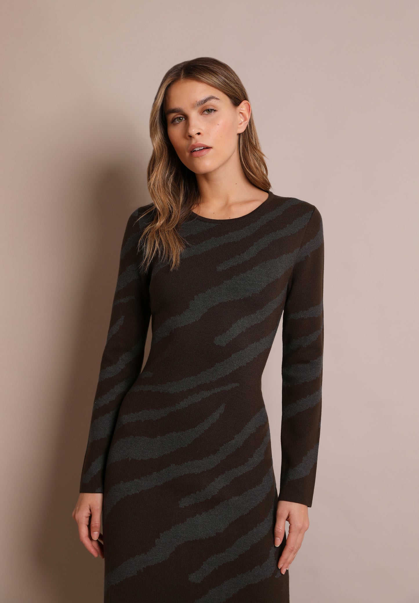 VESTIDO MIDI PUNTO ANIMAL PRINT