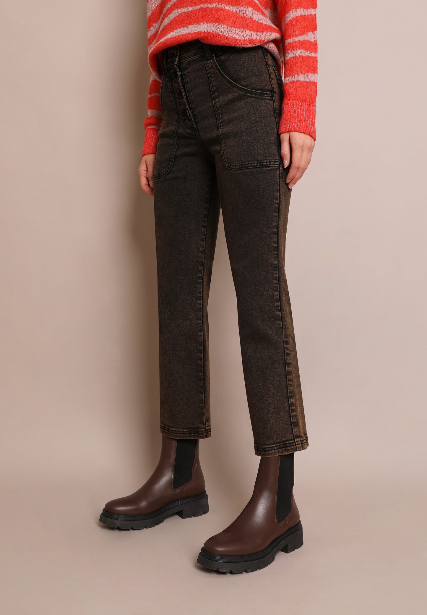 PANTALÓN FLARE ABOTONADO