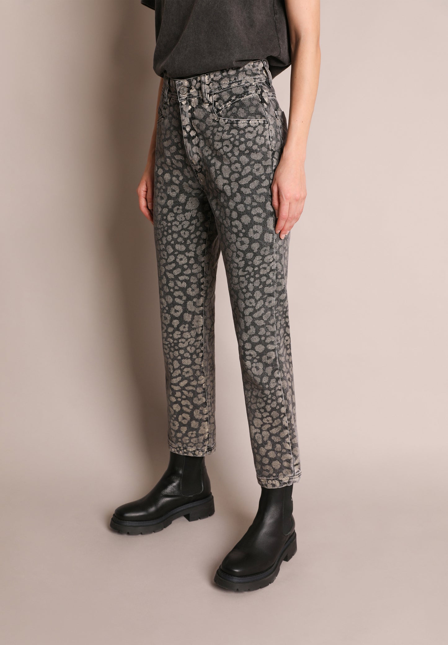 PANTALÓN DENIM ANIMAL PRINT