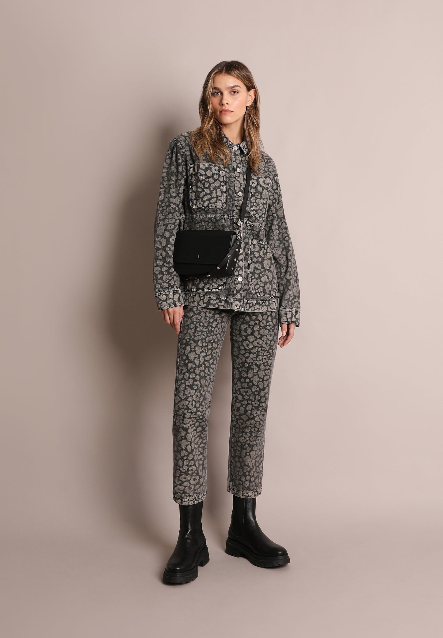 PANTALÓN DENIM ANIMAL PRINT