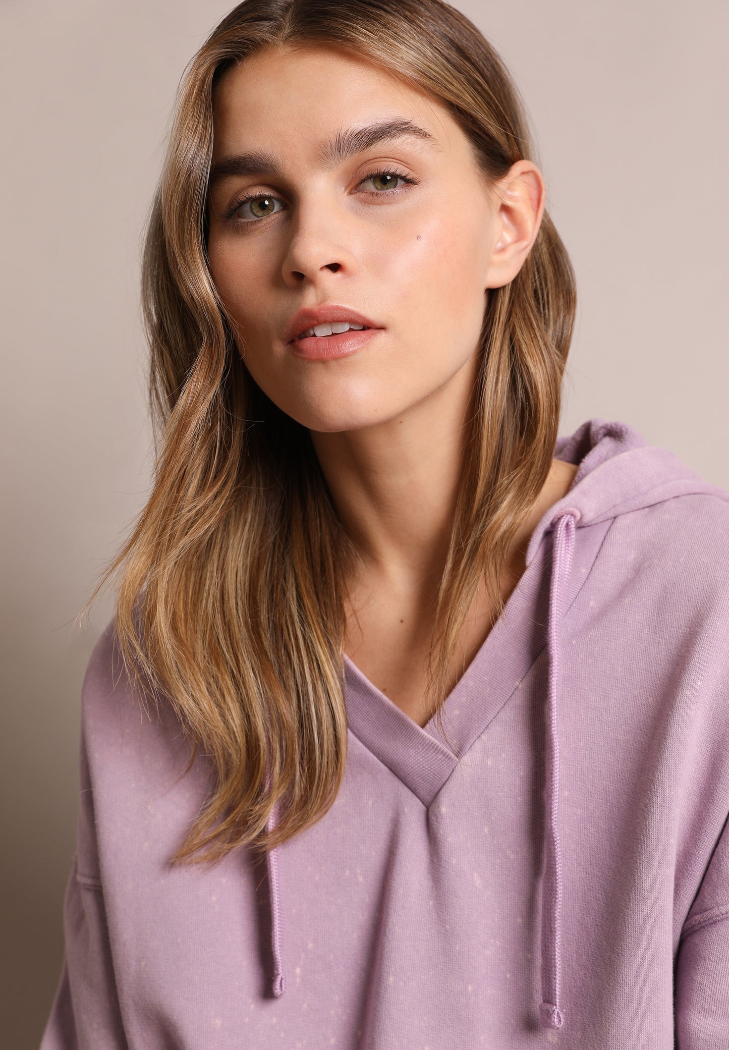 SUDADERA CAPUCHA CALAVERA TRASERA