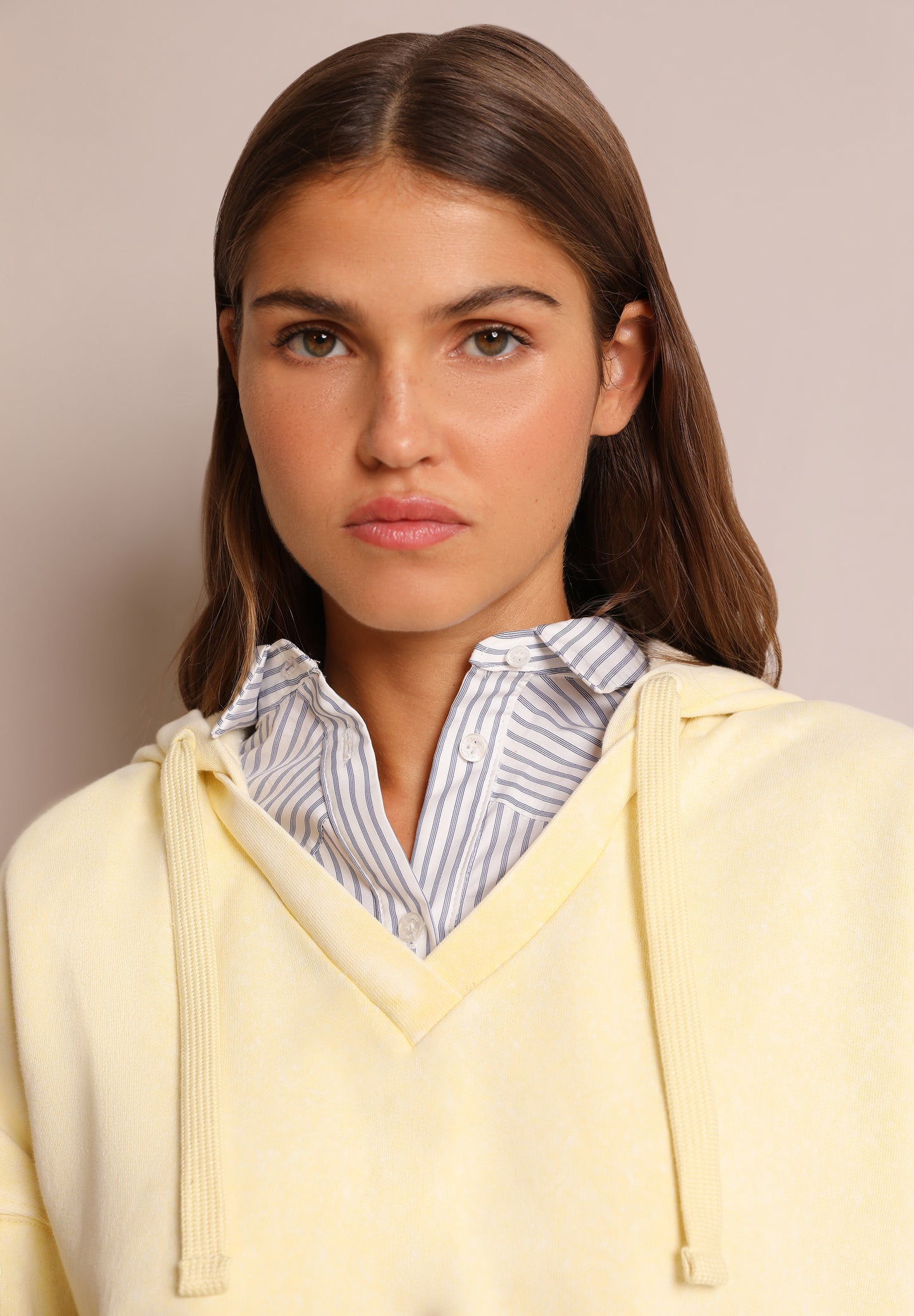 SUDADERA CAPUCHA CALAVERA TRASERA