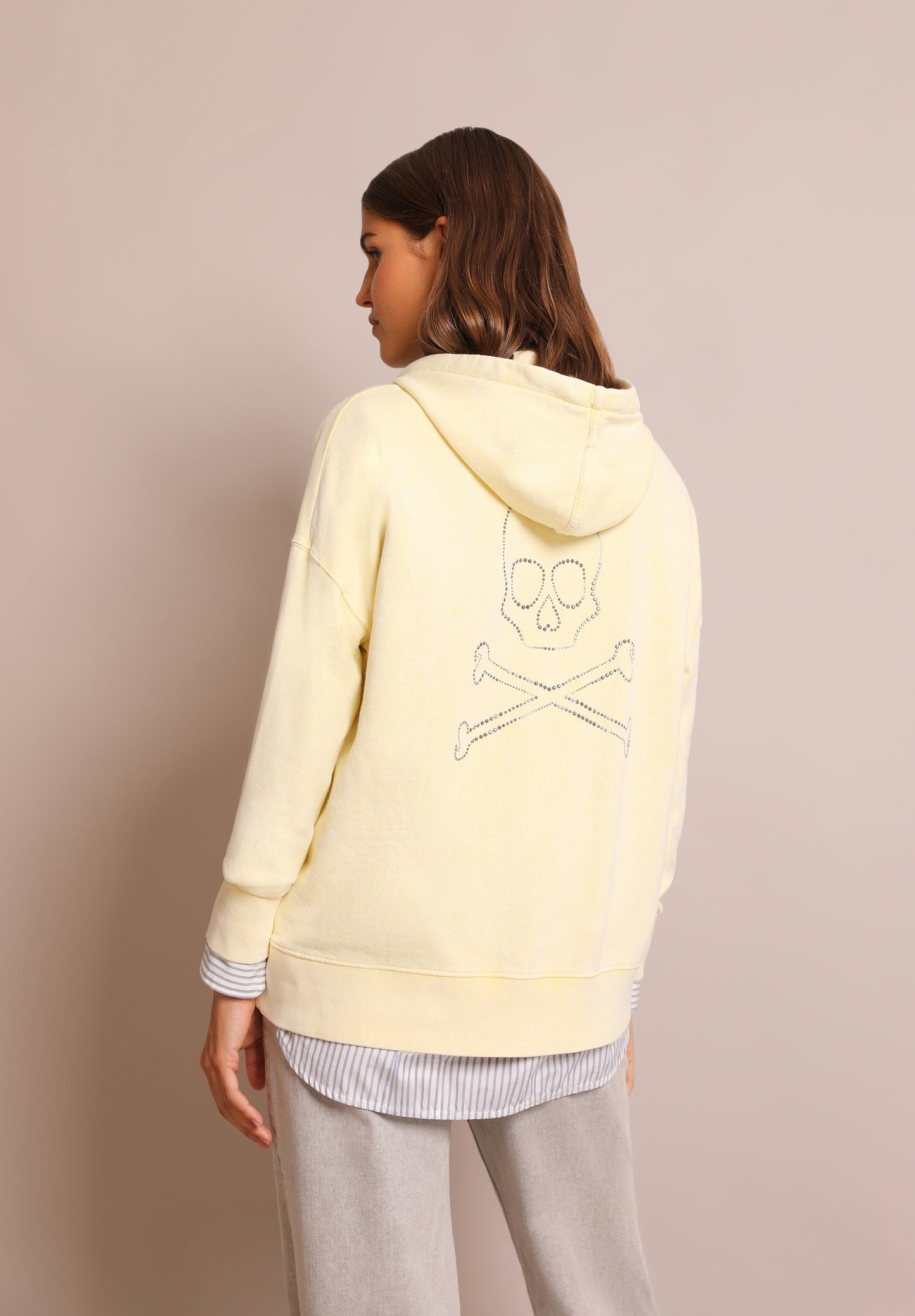 SUDADERA CAPUCHA CALAVERA TRASERA