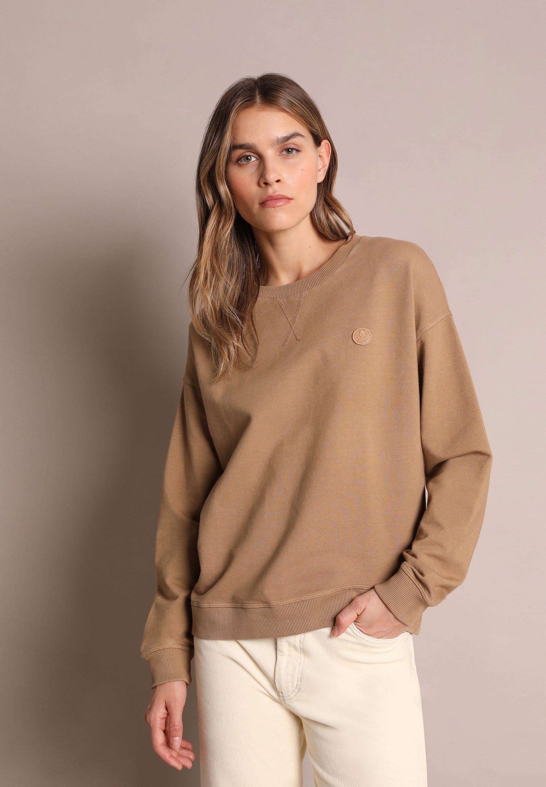 SUDADERA CALAVERA PARCHE