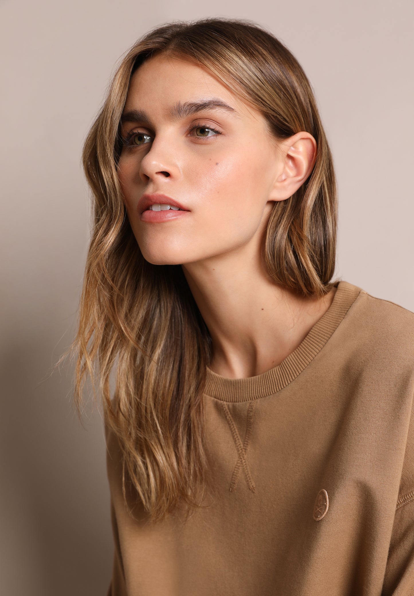 SUDADERA CALAVERA PARCHE