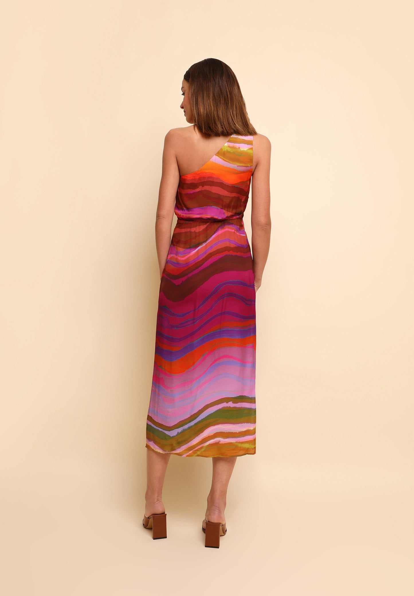 VESTIDO SATINADO ASIMÉTRICO