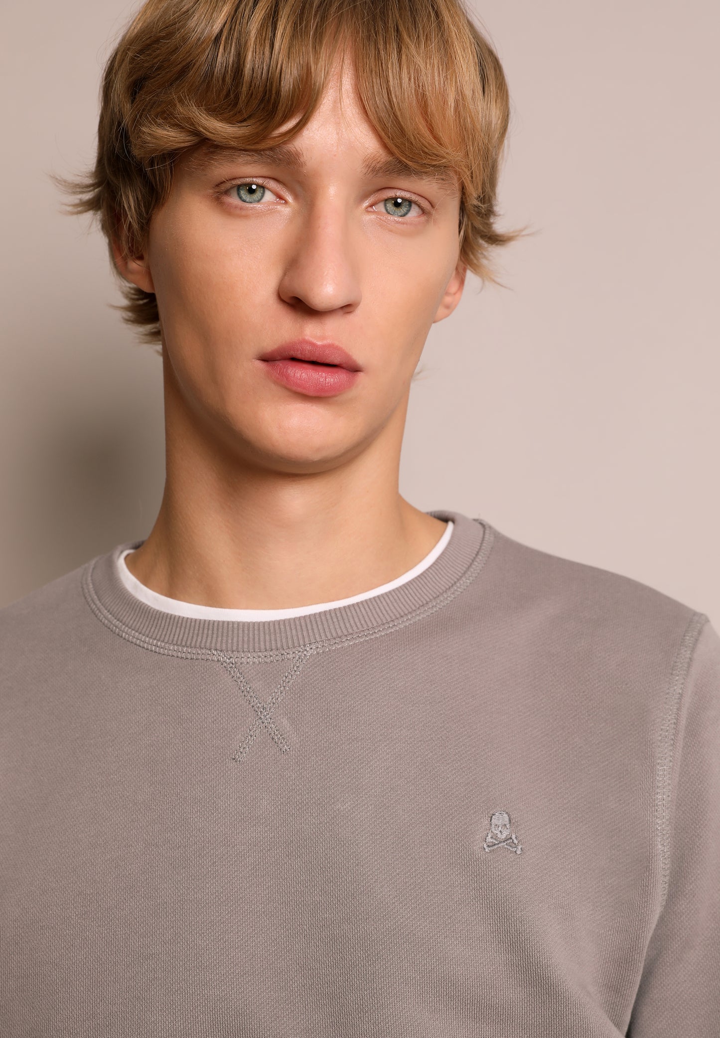 SUDADERA BÁSICA CALAVERA