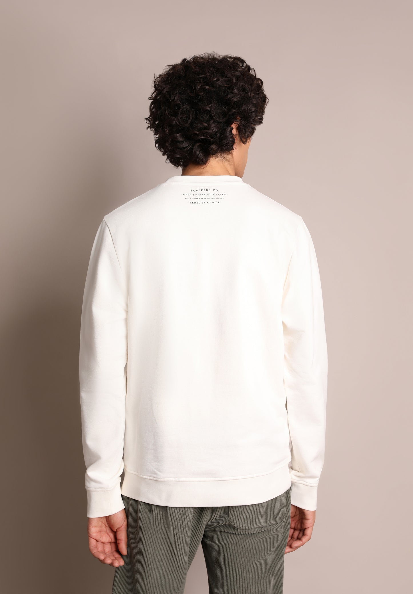 SUDADERA TEXTO RELIEVE