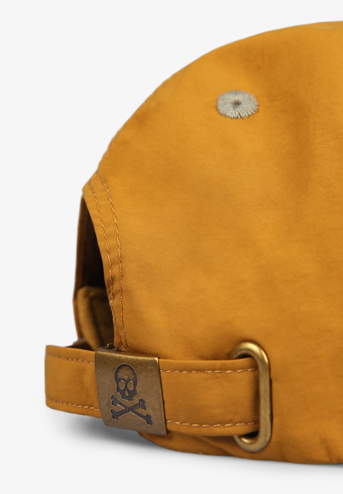 GORRA CINCO PANELES DETALLE ETIQUETA