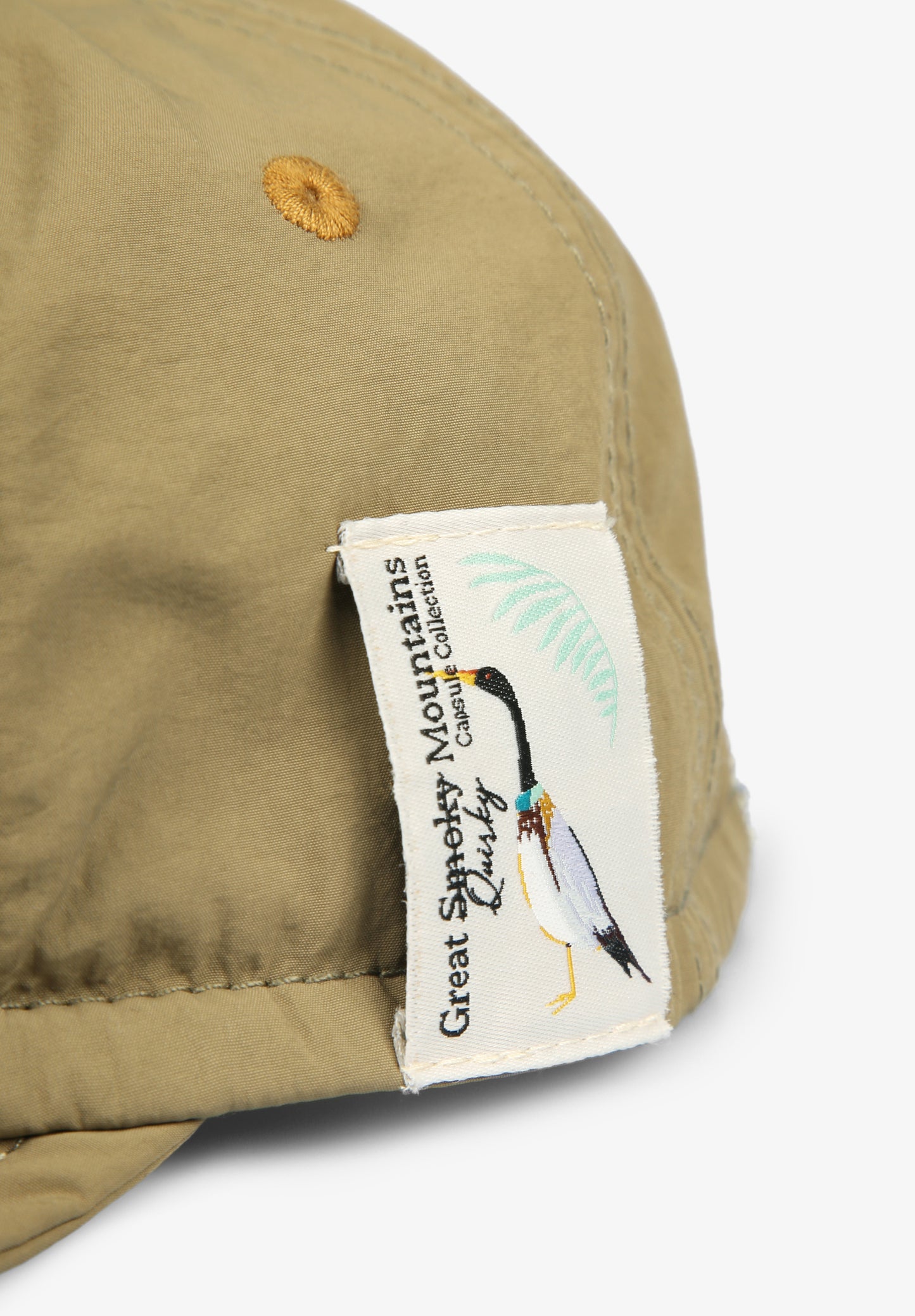 GORRA CINCO PANELES DETALLE ETIQUETA