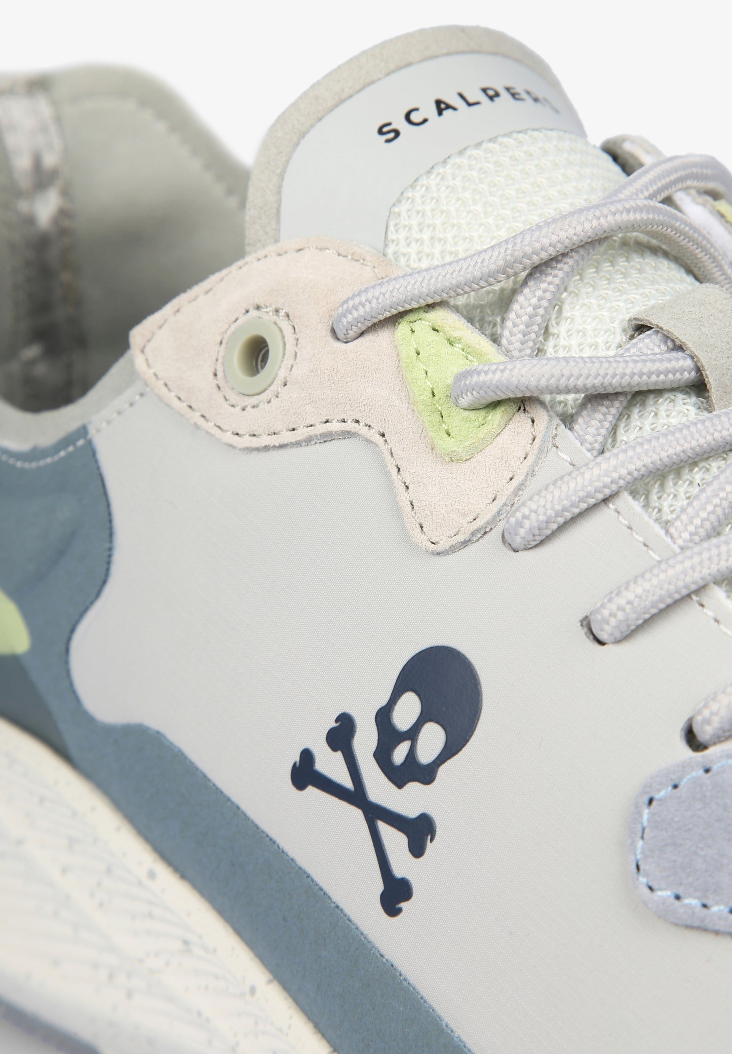 SNEAKERS TRAIL LIGERA