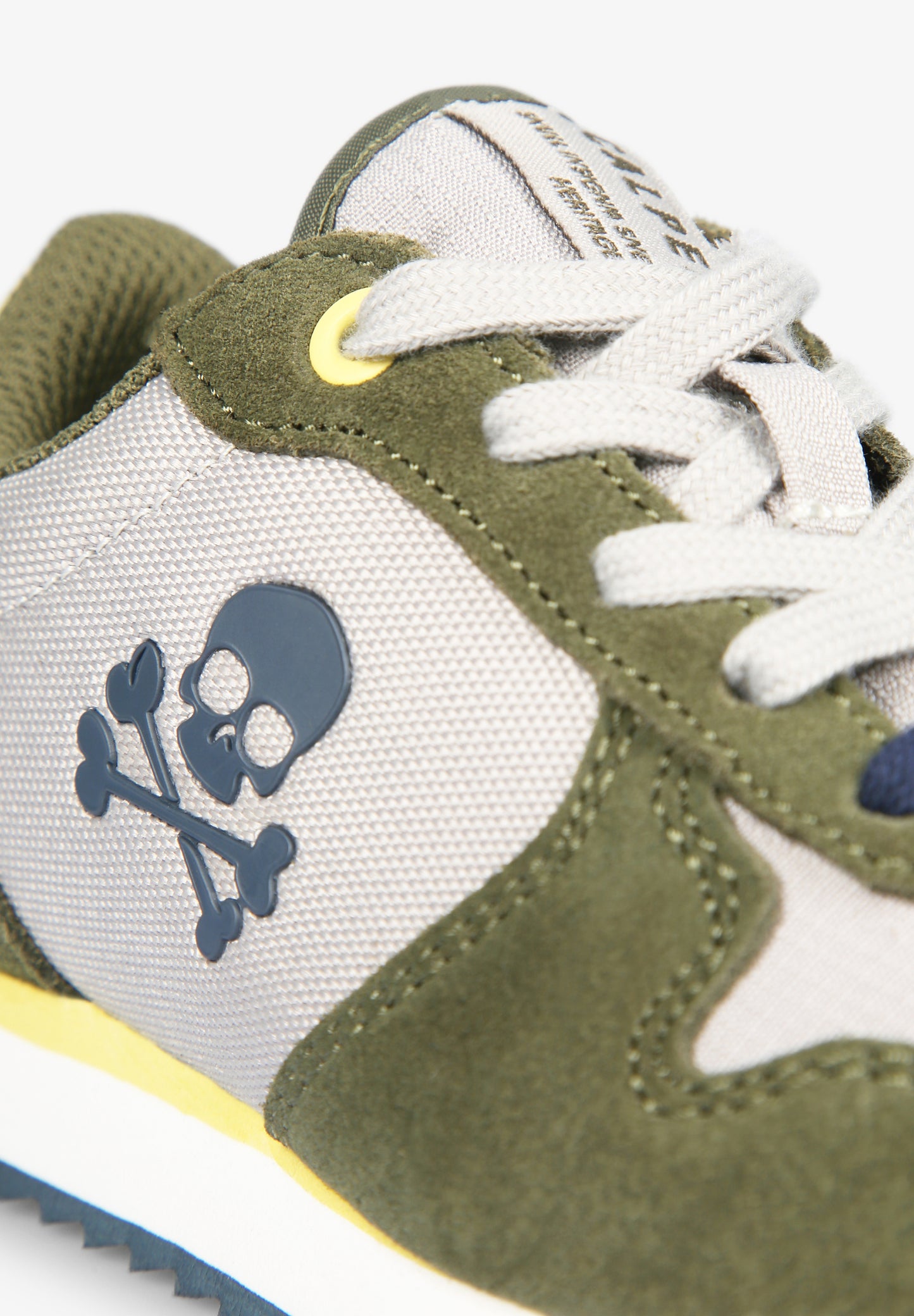 SNEAKERS CALAVERA INSIGNIA