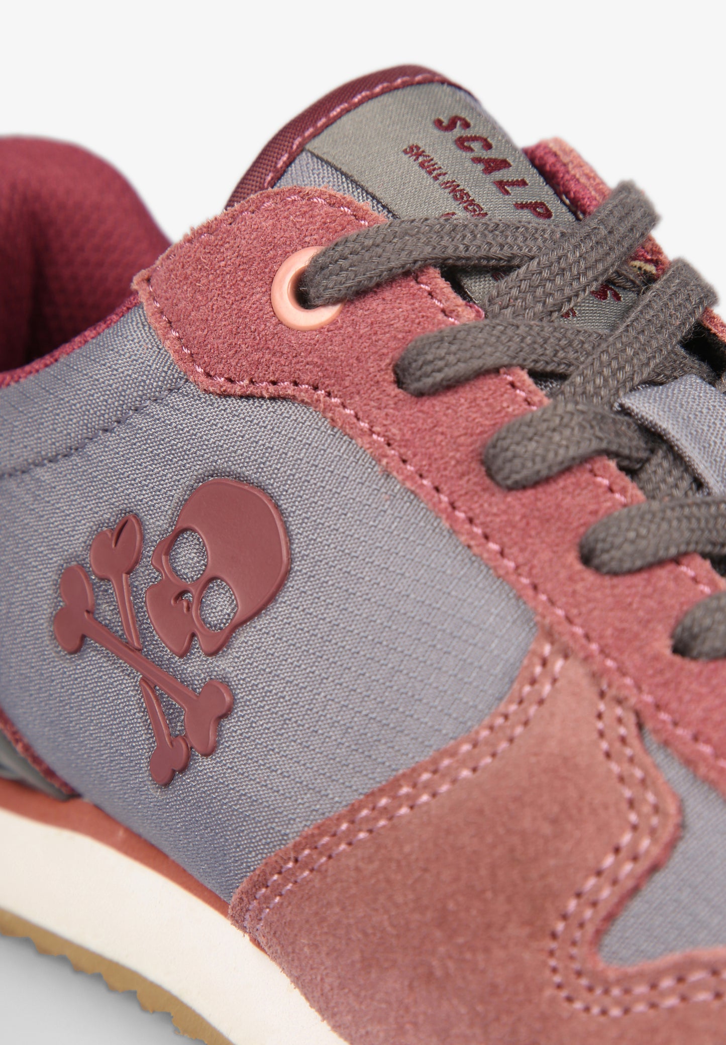 SNEAKERS CALAVERA INSIGNIA