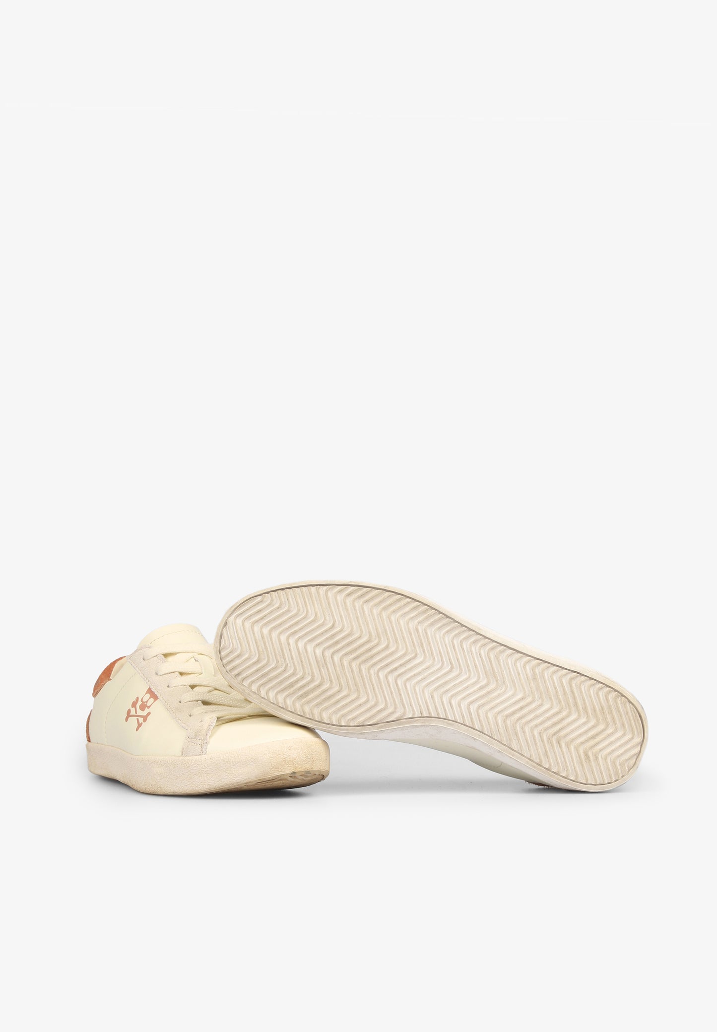 SNEAKERS BAJAS DETALLE CONTRASTE