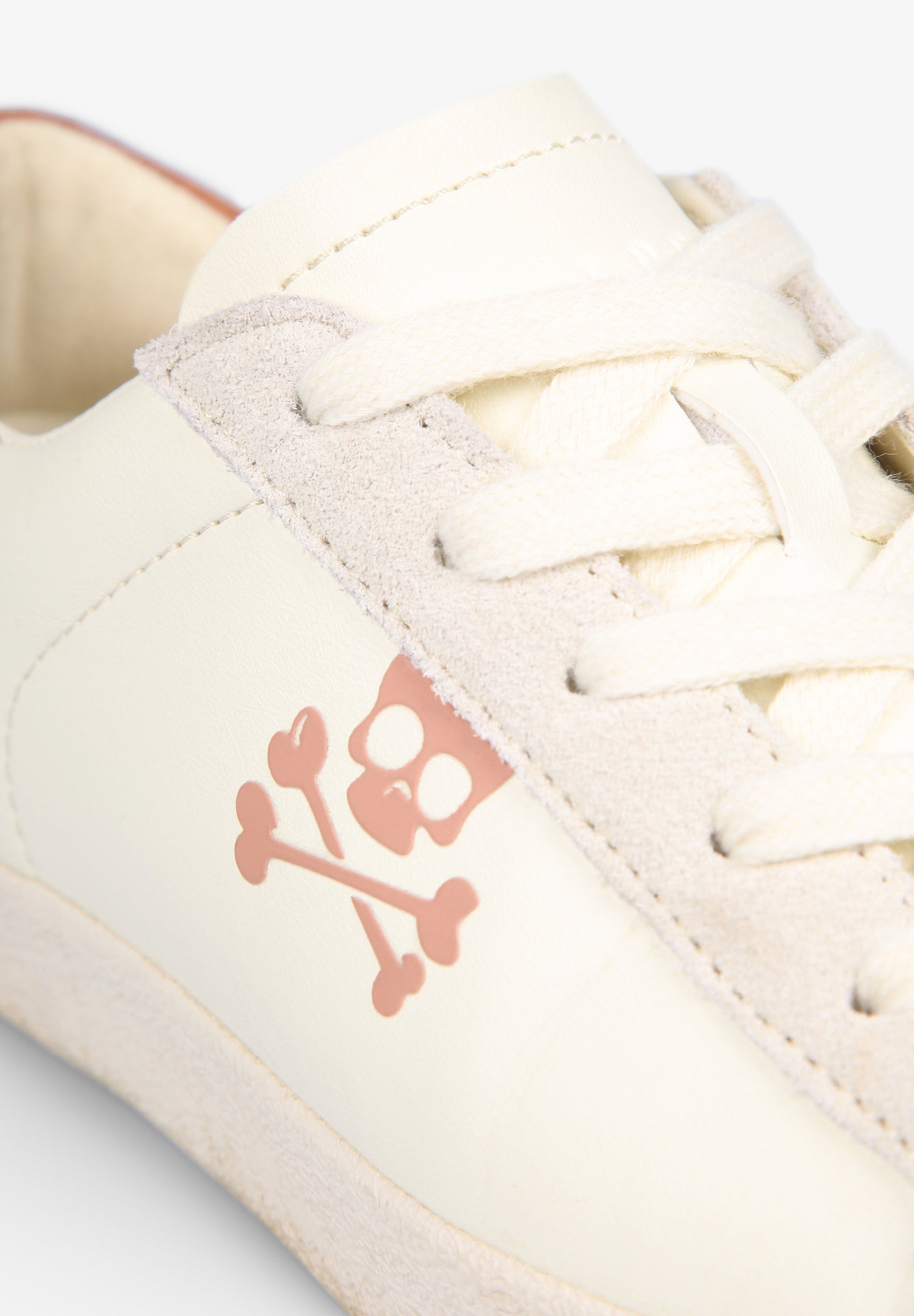 SNEAKERS BAJAS DETALLE CONTRASTE