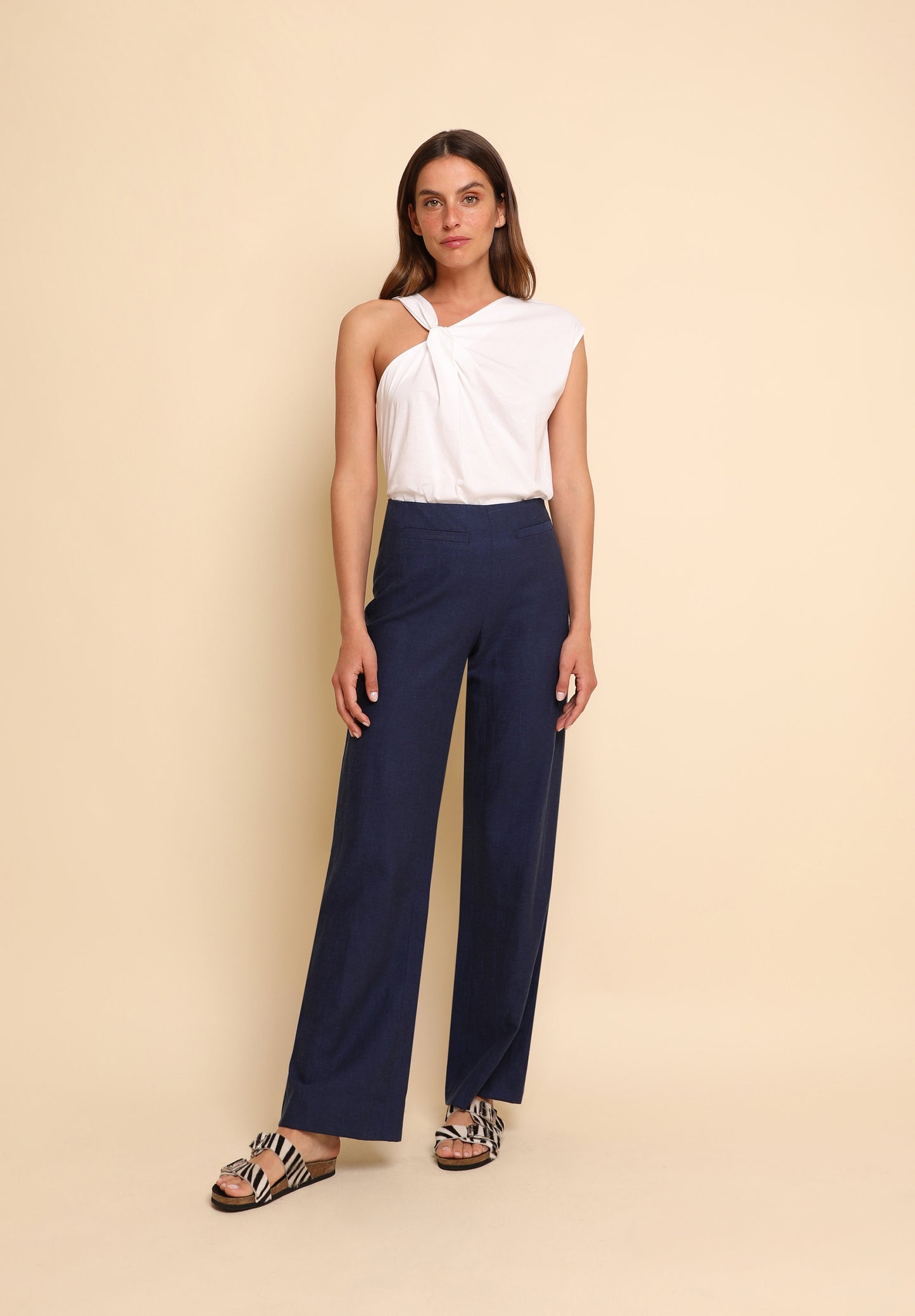 TOP NUDO ASIMÉTRICO