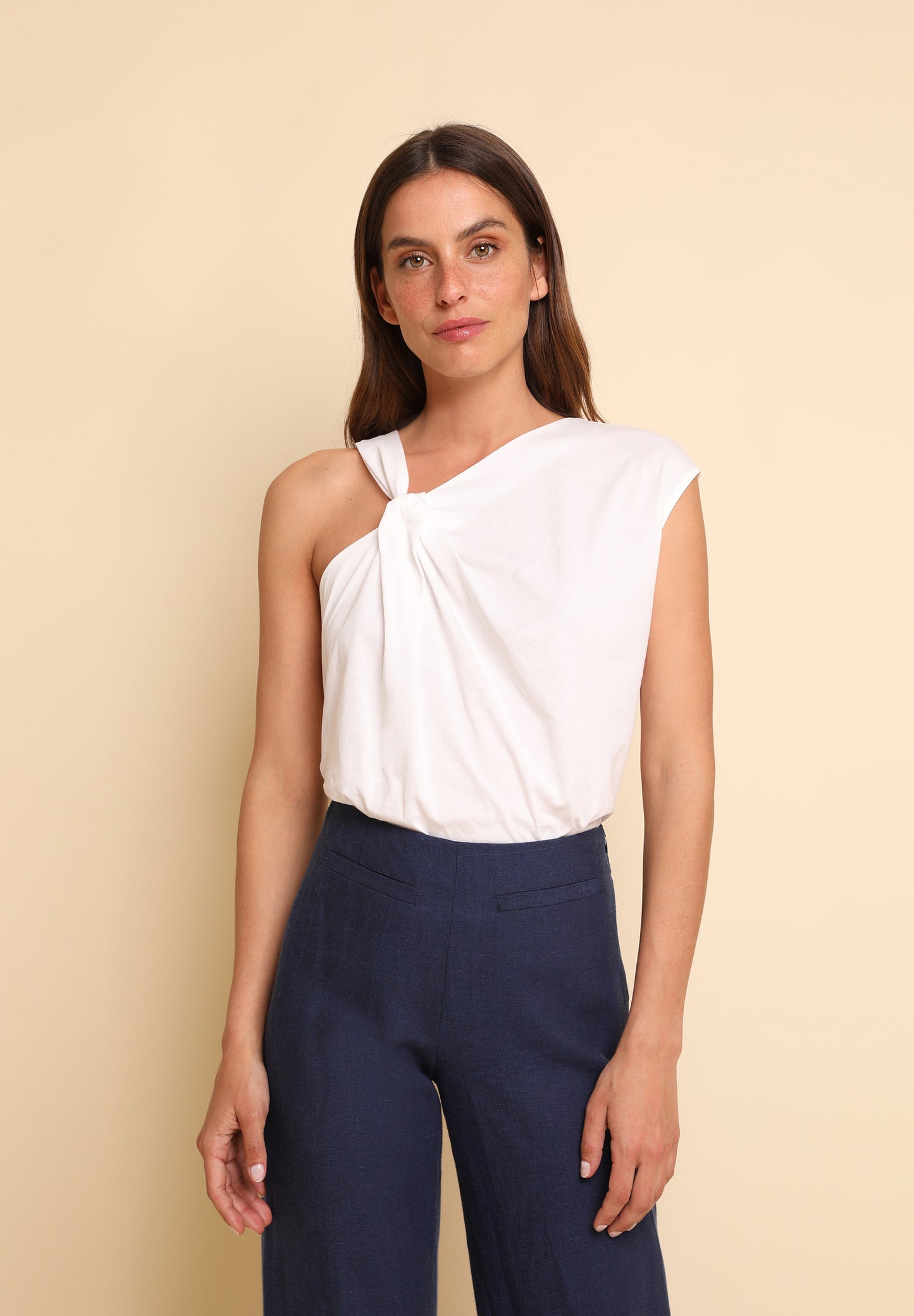 TOP NUDO ASIMÉTRICO