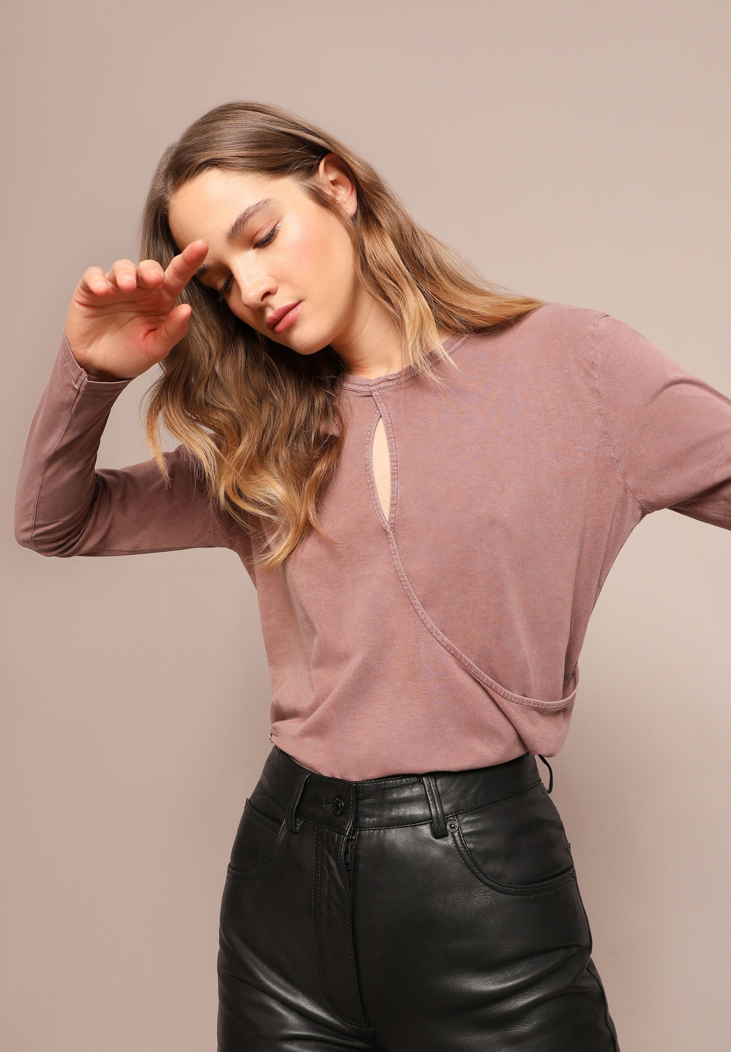 CAMISETA CRUZADA ABERTURA