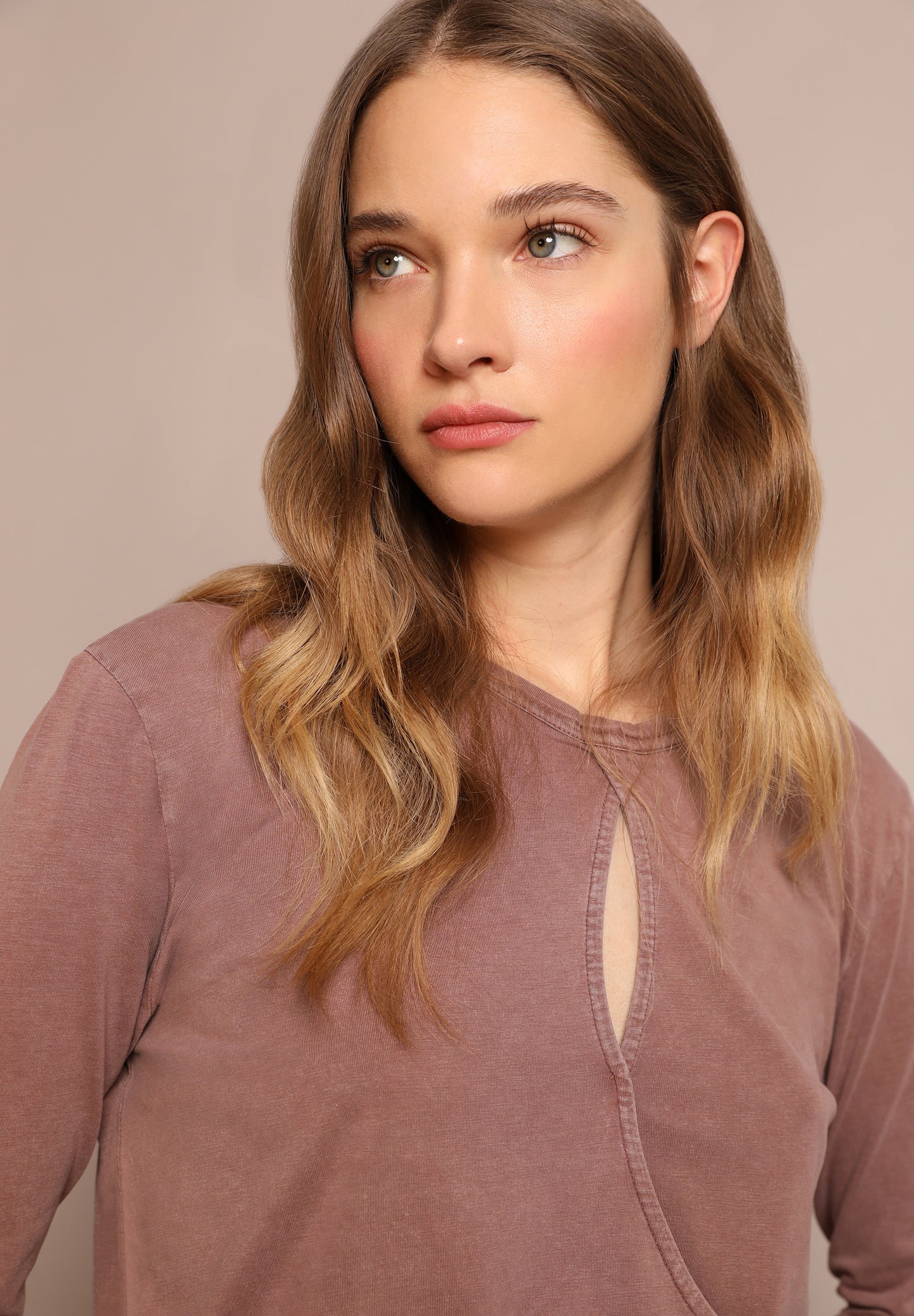 CAMISETA CRUZADA ABERTURA