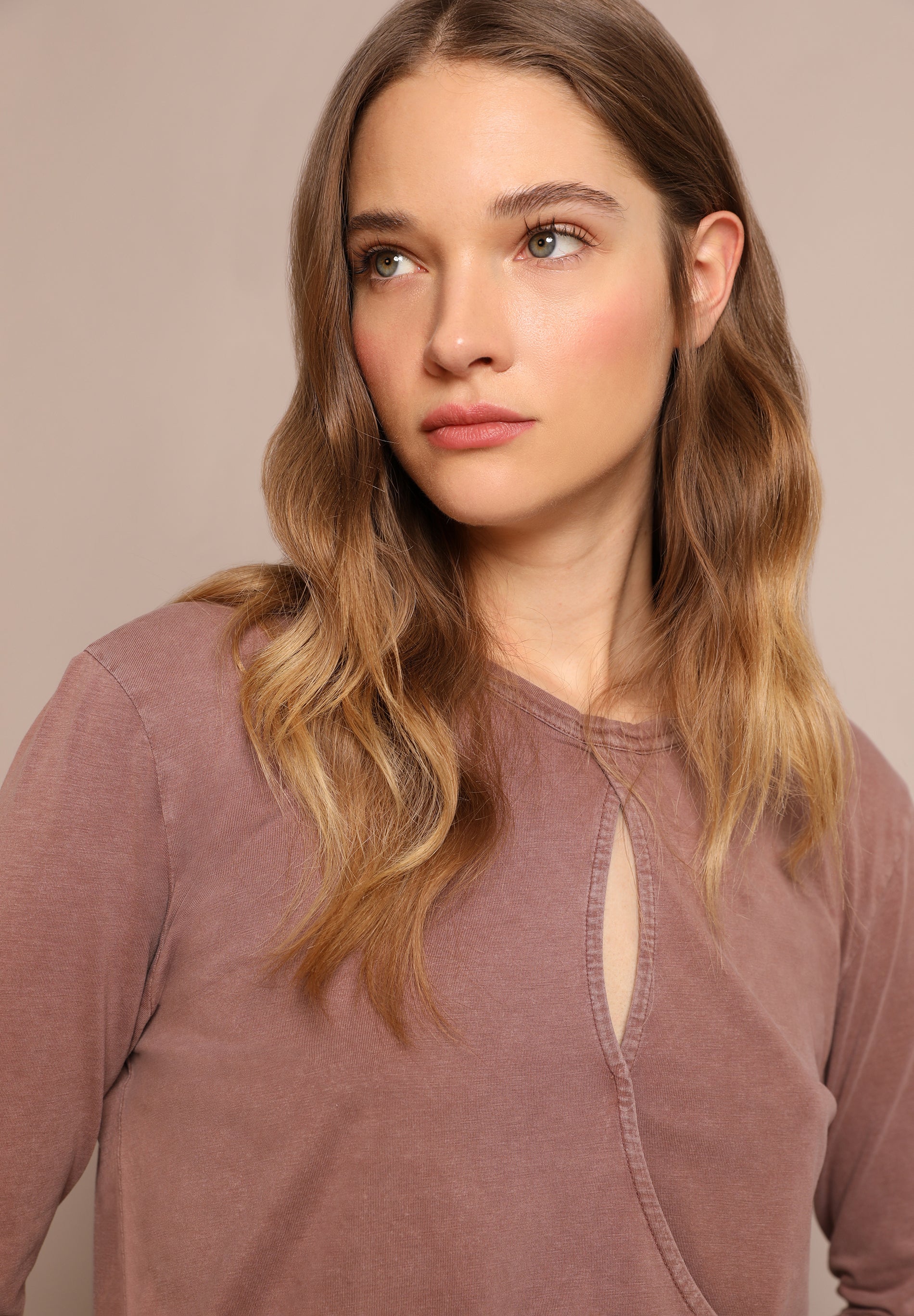 CAMISETA CRUZADA ABERTURA