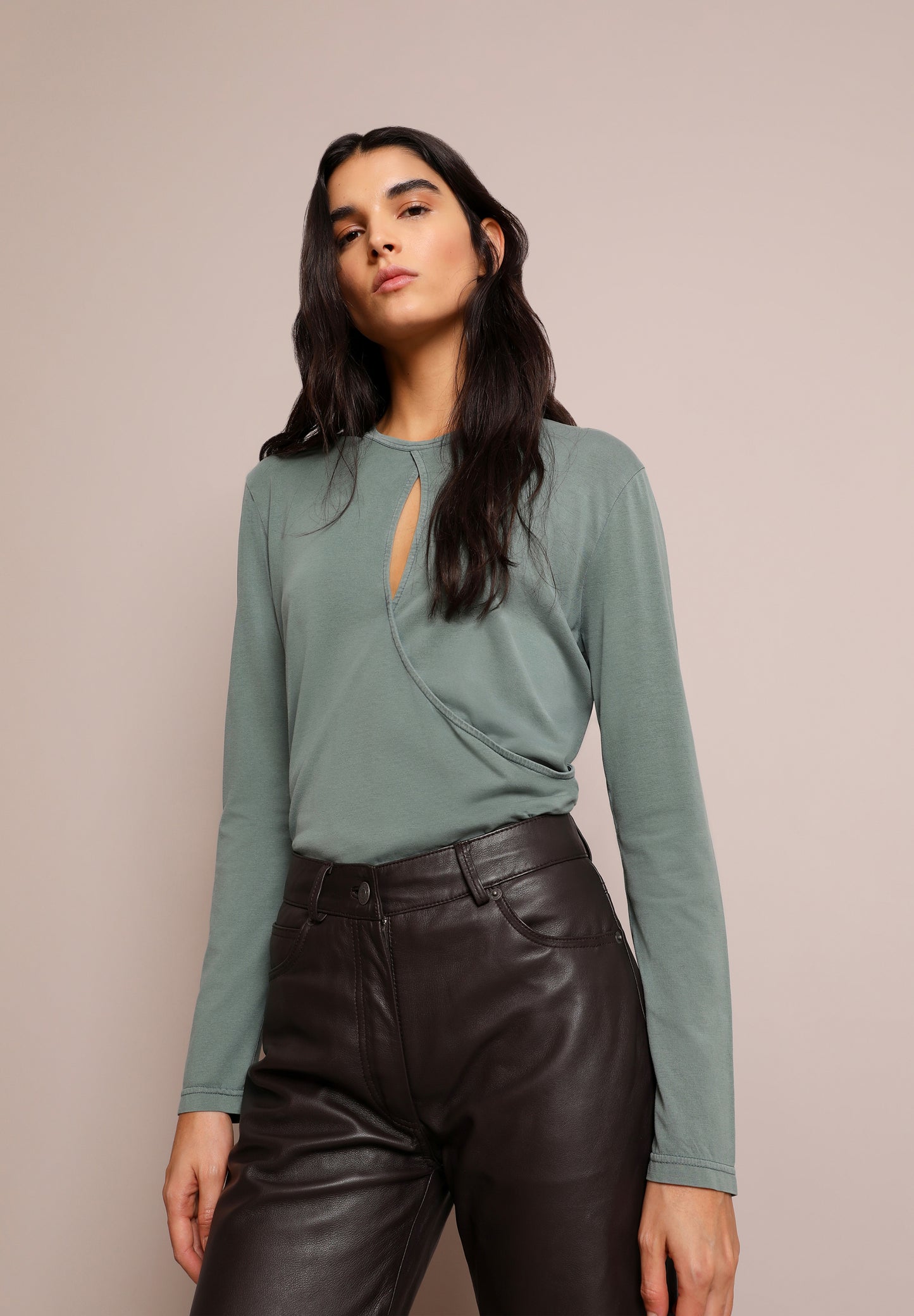 CAMISETA CRUZADA ABERTURA