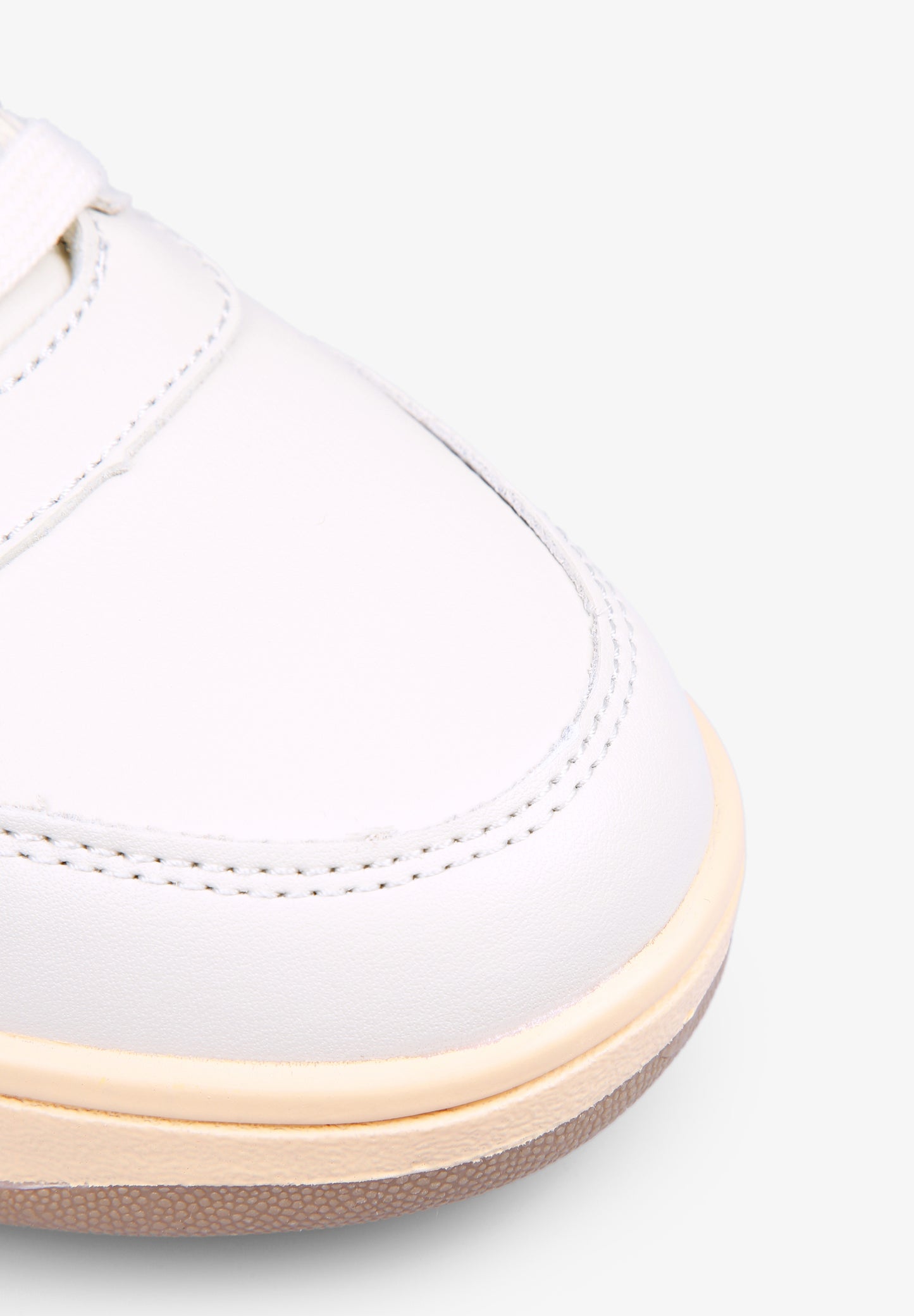 SNEAKERS DETALLE TALÓN