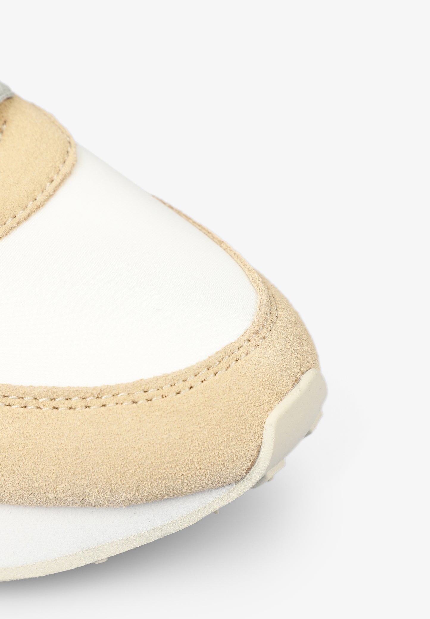 SNEAKERS METALIZADA SUELA PRONUNCIADA