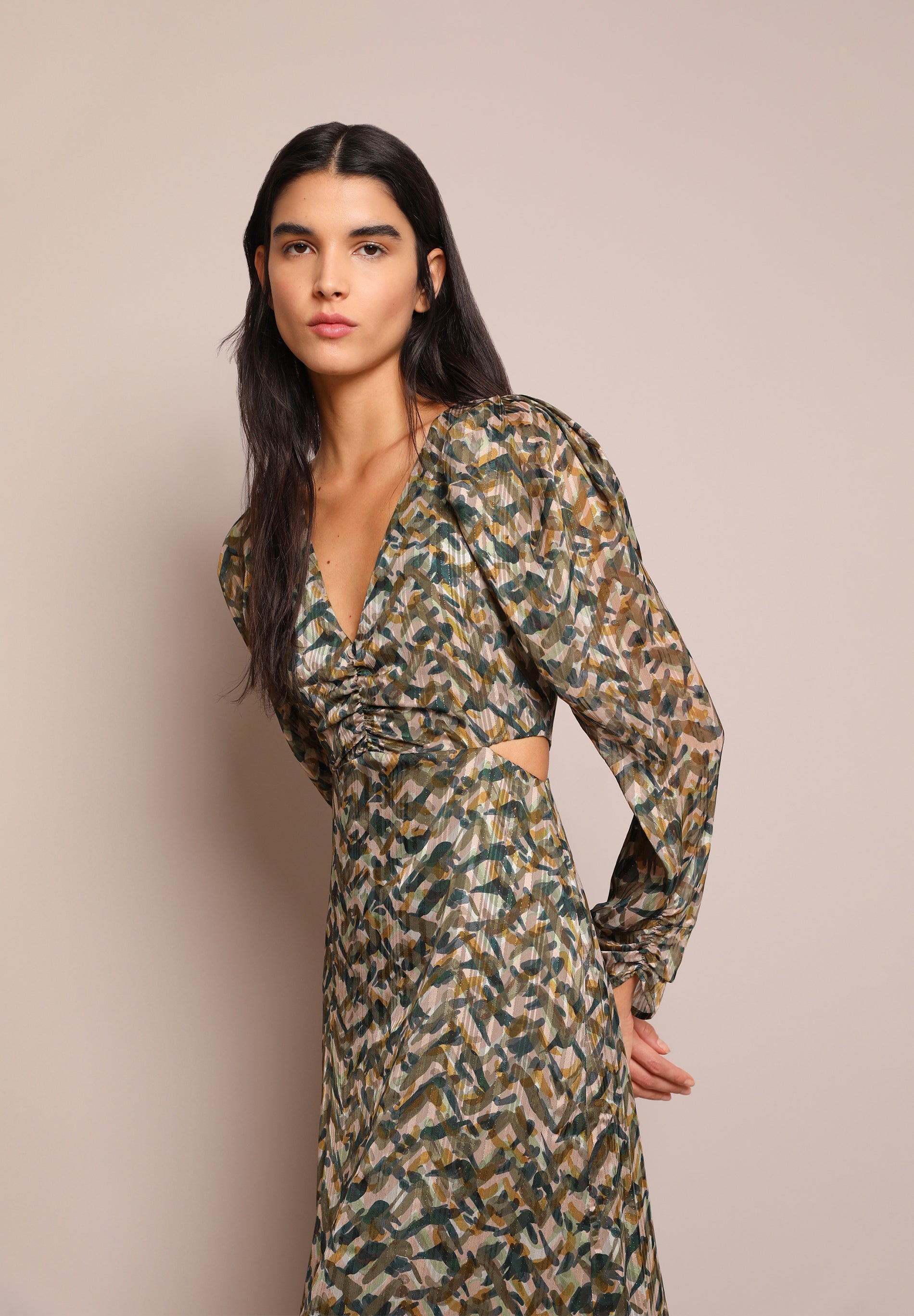 VESTIDO MIDI CUT OUT